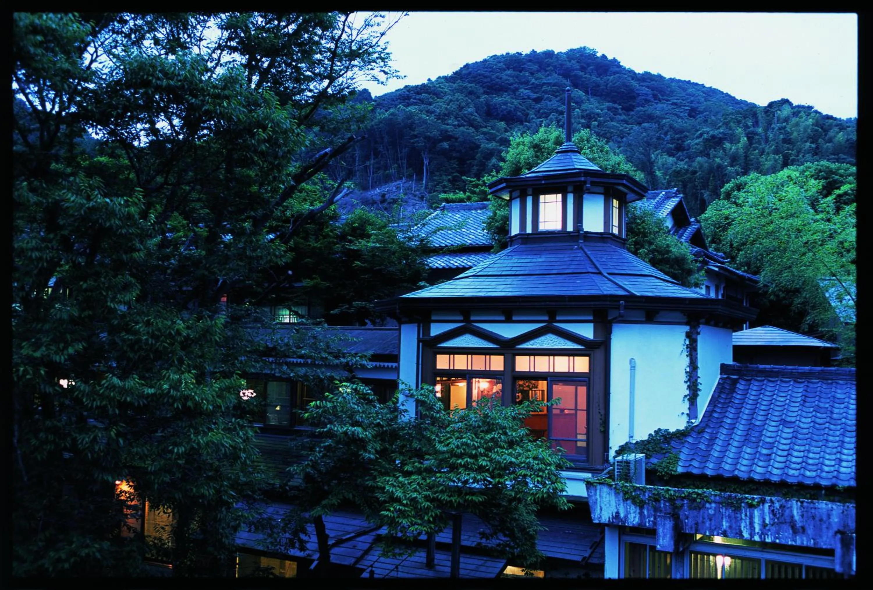 Property building in Yukairo Kikuya