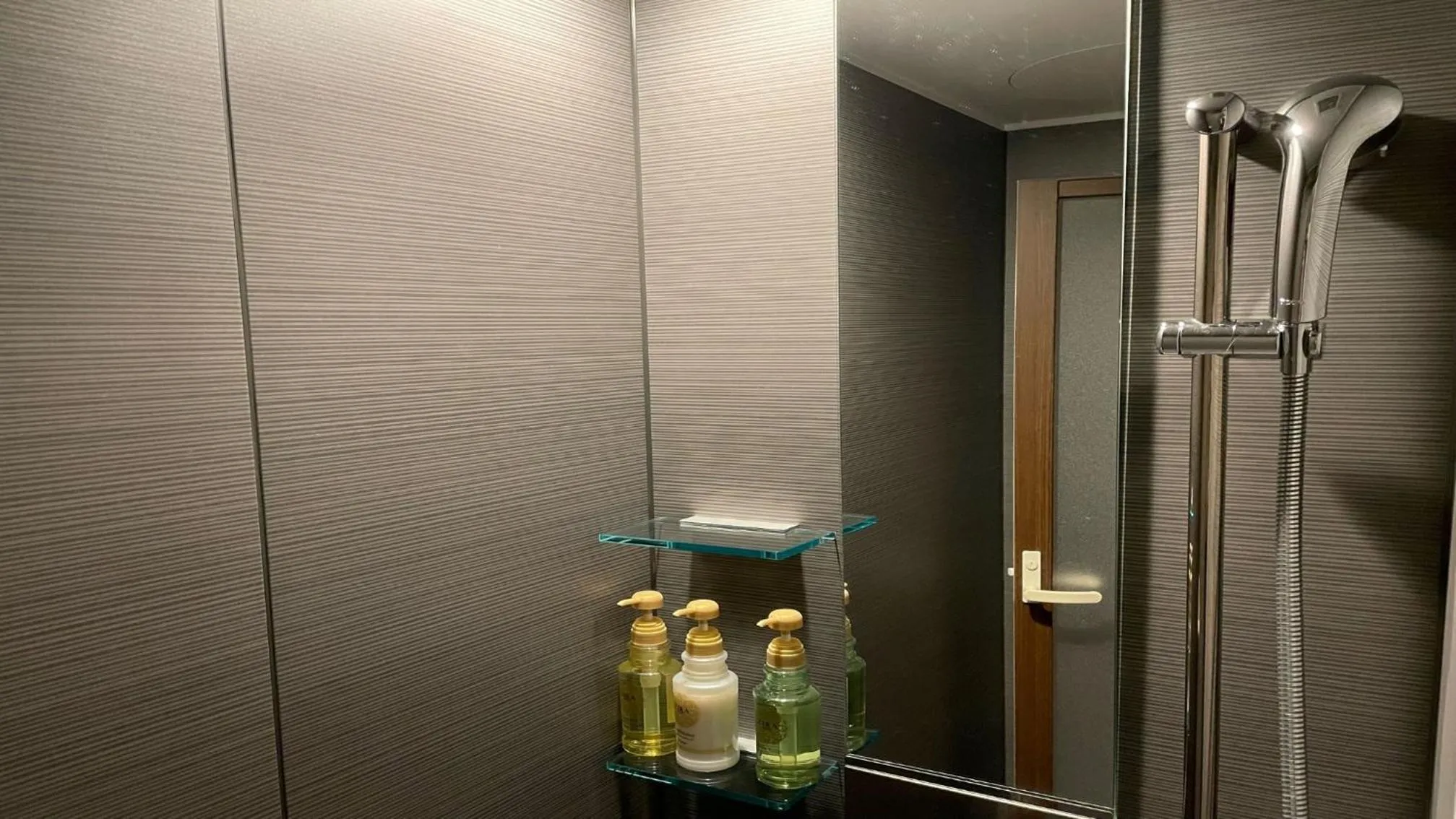 Shower in Yukairo Kikuya