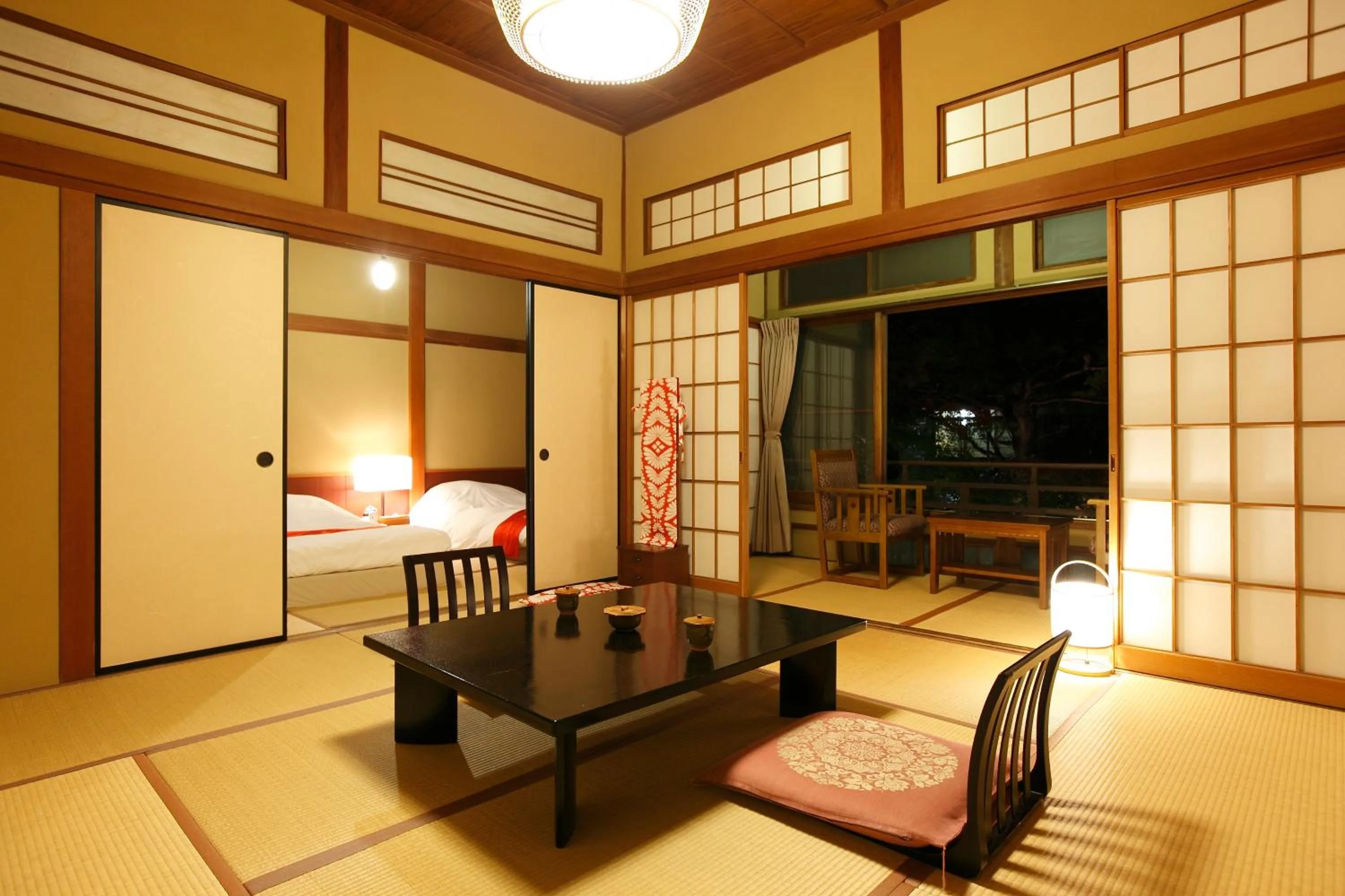 Dining area in Yukairo Kikuya