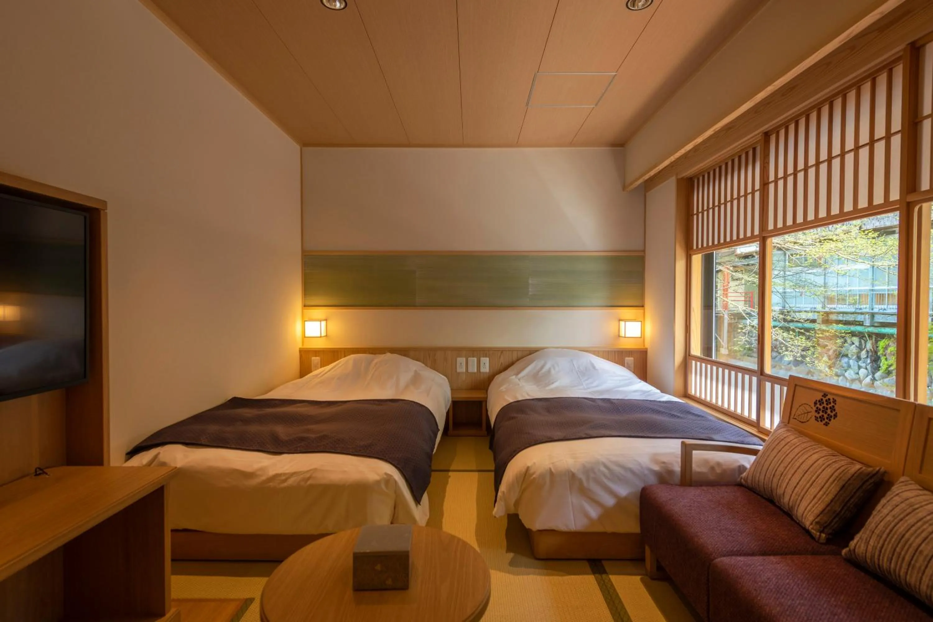 Photo of the whole room, Bed in Yukairo Kikuya