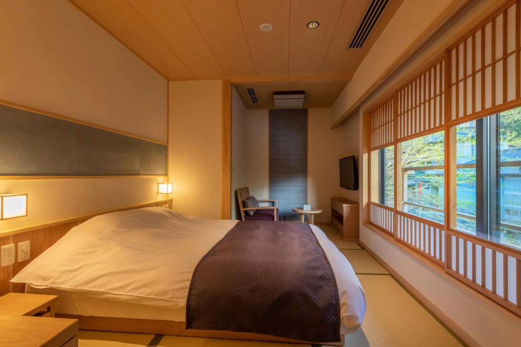 Photo of the whole room, Bed in Yukairo Kikuya