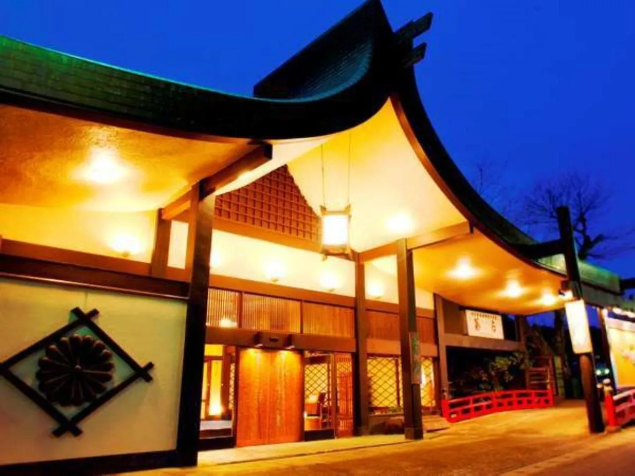 Property building in Yukairo Kikuya