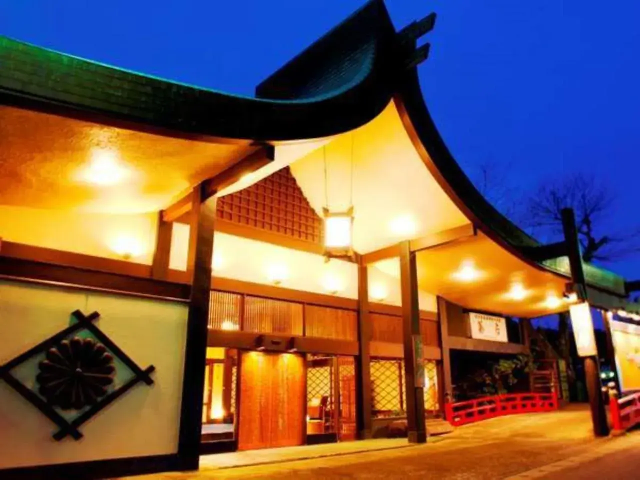 Property building in Yukairo Kikuya Property building in Yukairo Kikuya