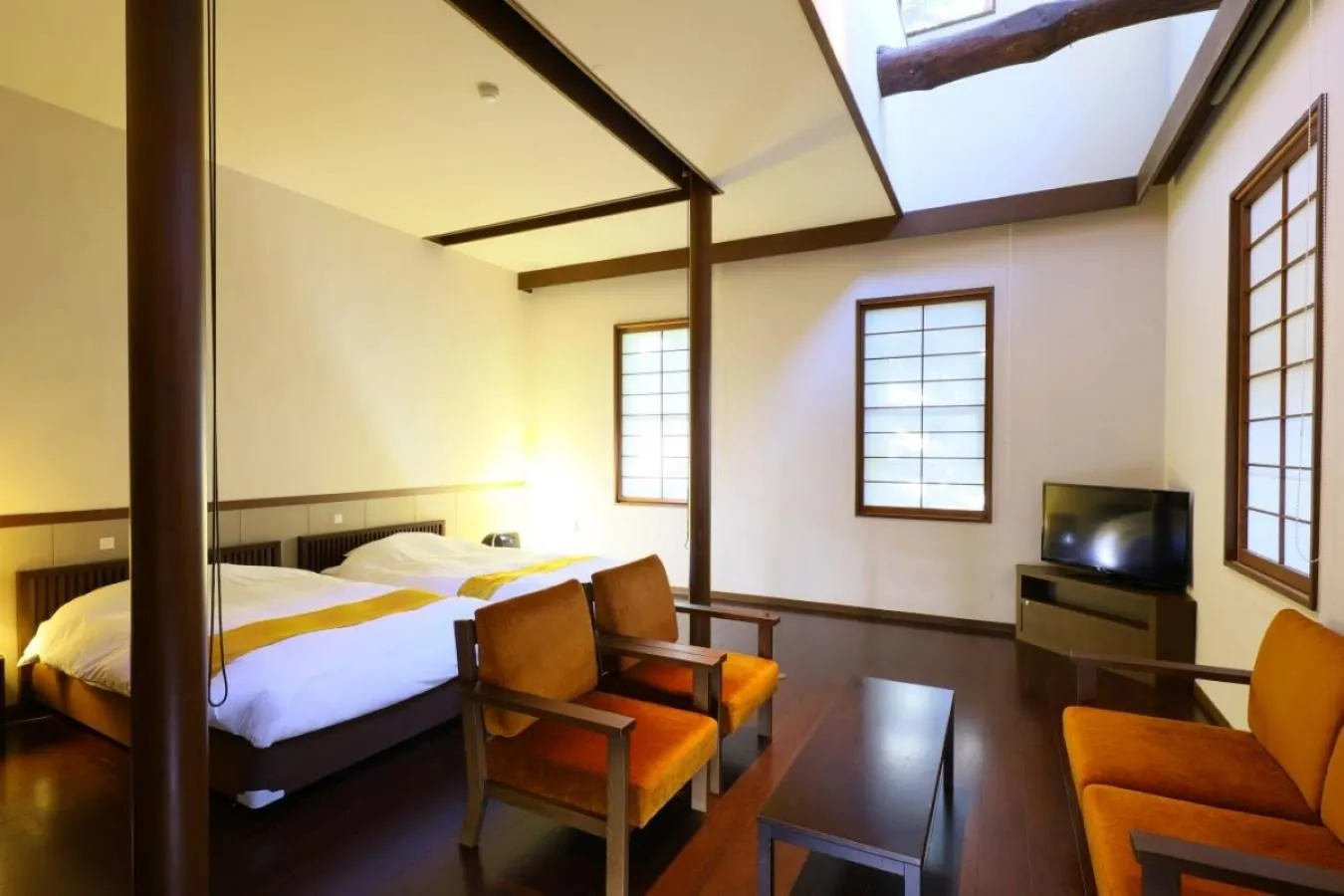 Photo of the whole room, Bed in Yukairo Kikuya