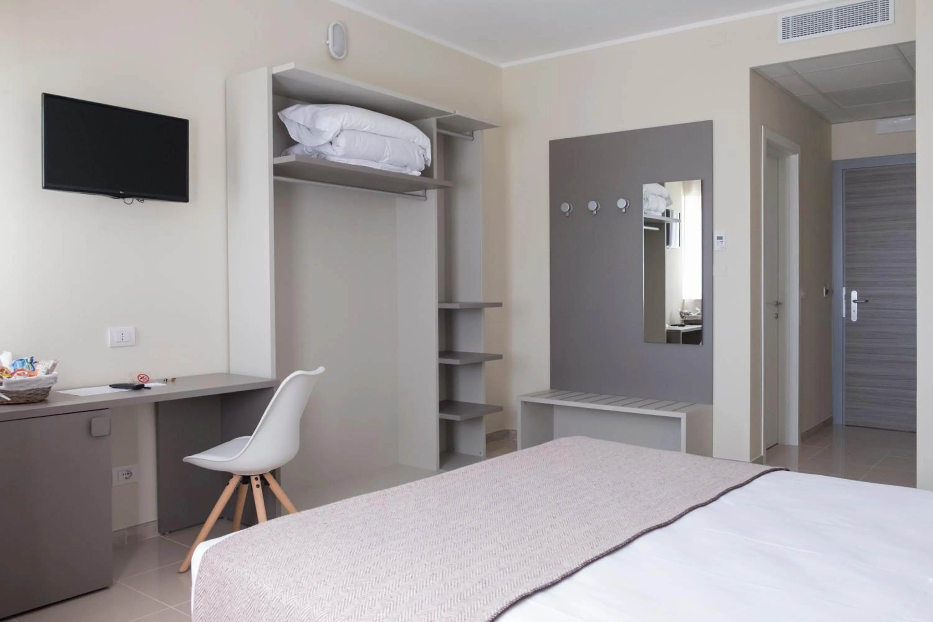 Bedroom, Bed in Hotel & Wellness Stella Delle Langhe