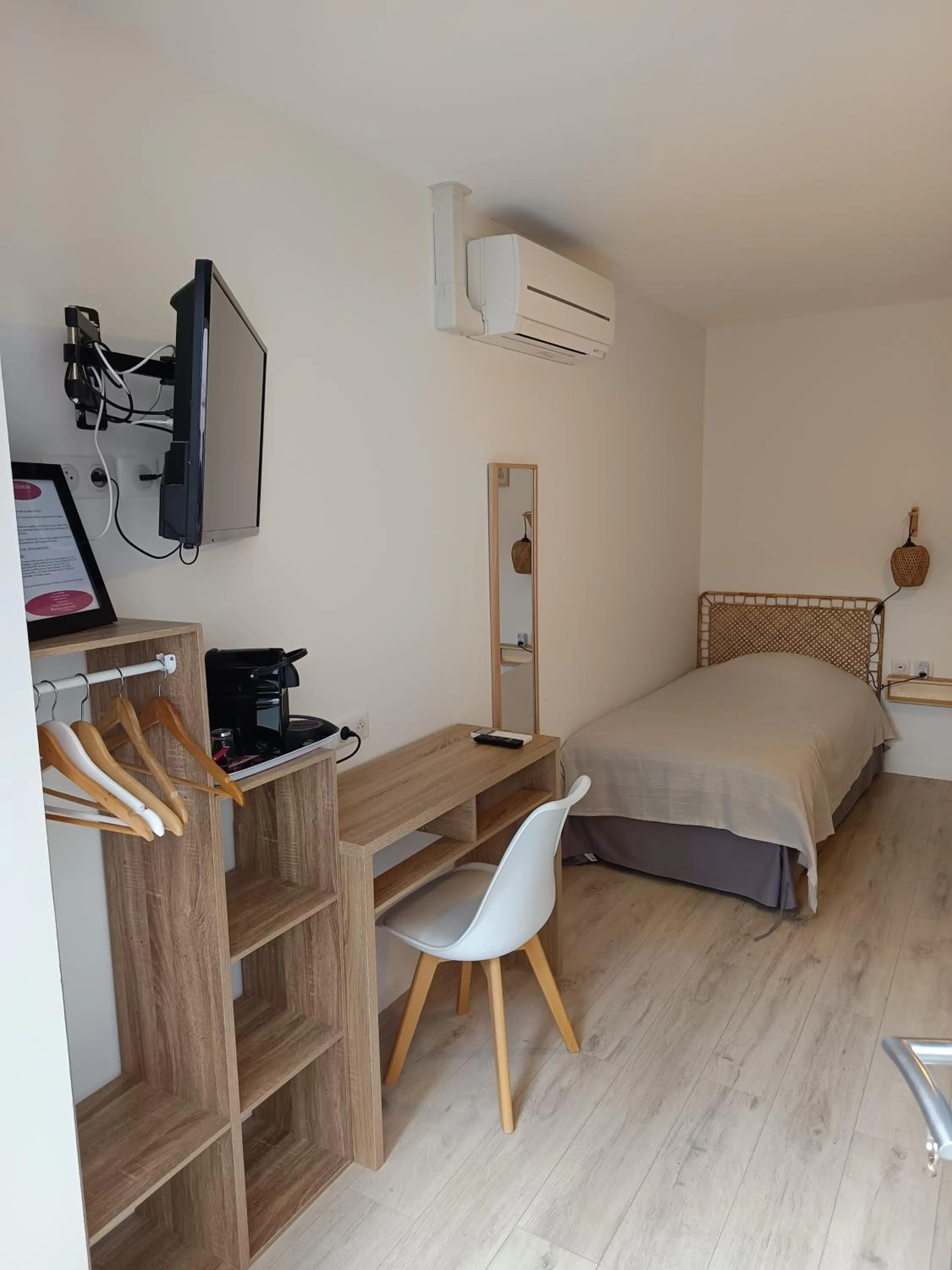 Bed in Villa'vi Lyon Est Chambres d'Hôtes