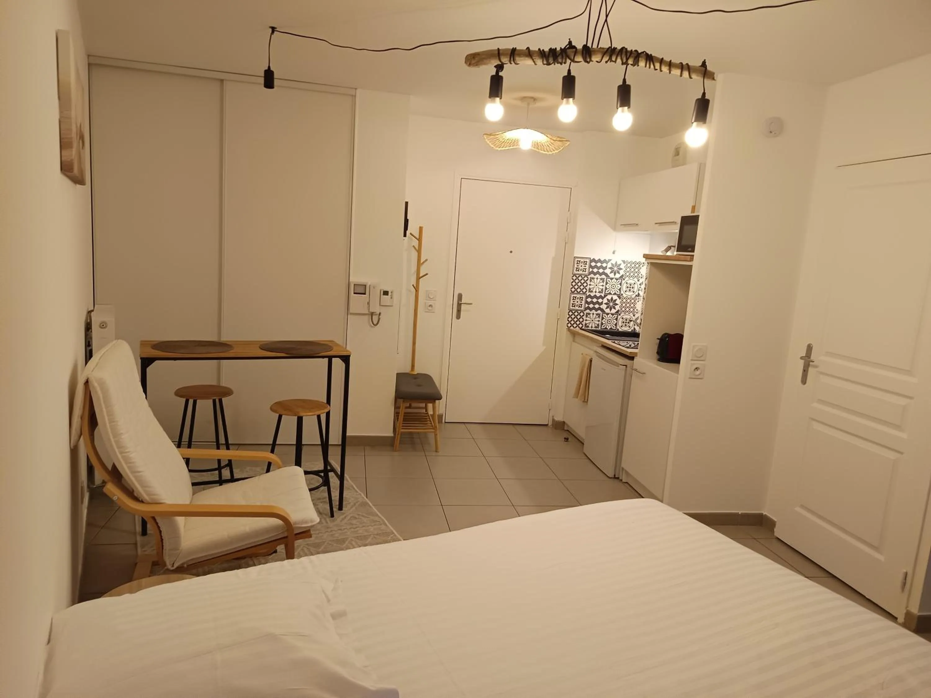 Bed in Villa'vi Lyon Est Chambres d'Hôtes