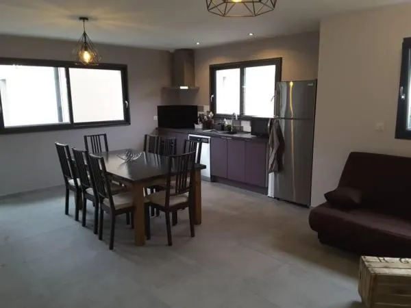 Dining area in Villa'vi Lyon Est Chambres d'Hôtes