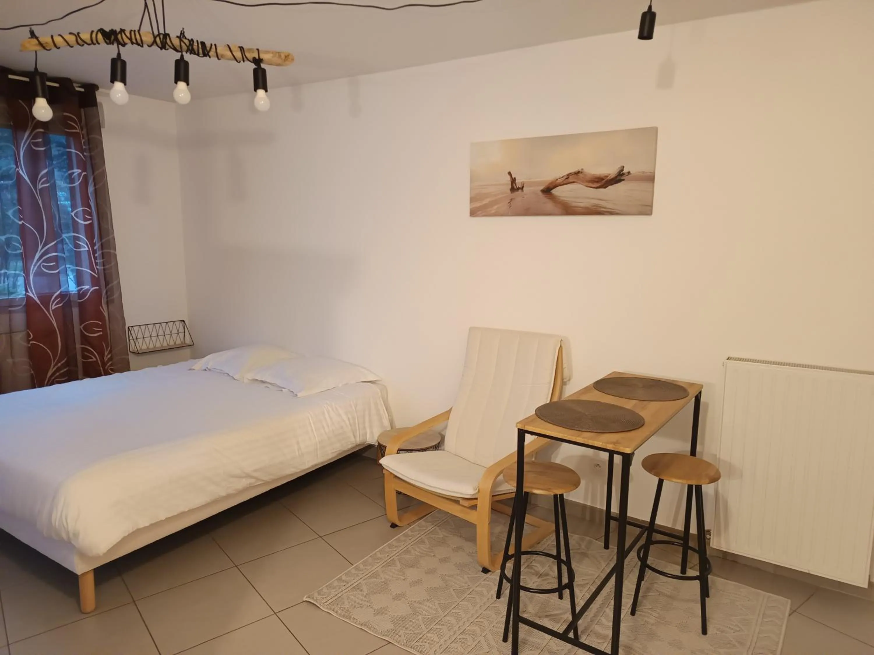 Bed in Villa'vi Lyon Est Chambres d'Hôtes