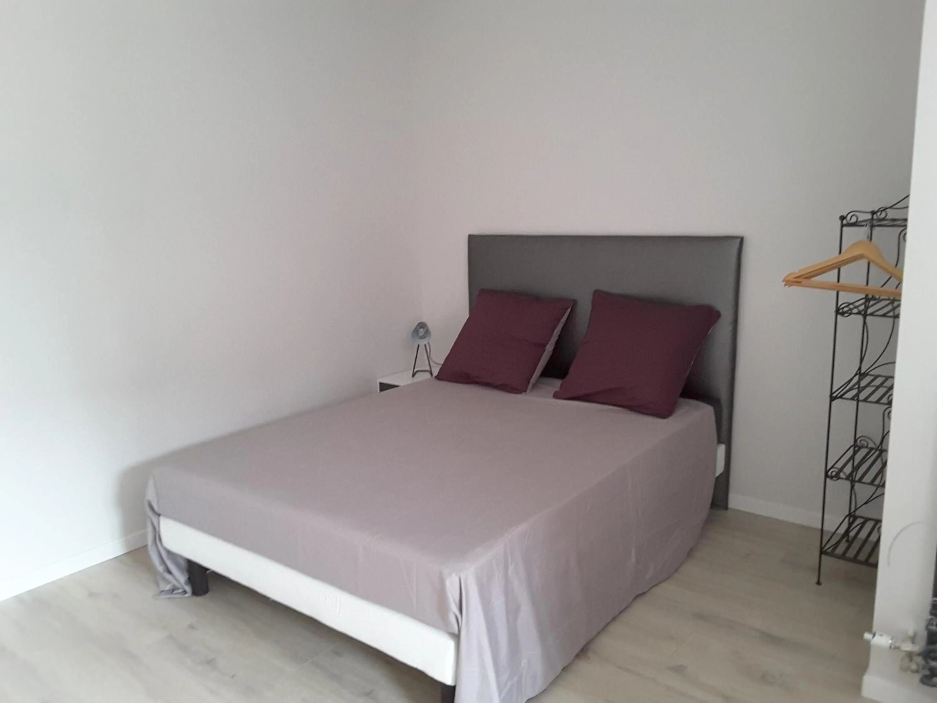 Bed in Villa'vi Lyon Est Chambres d'Hôtes