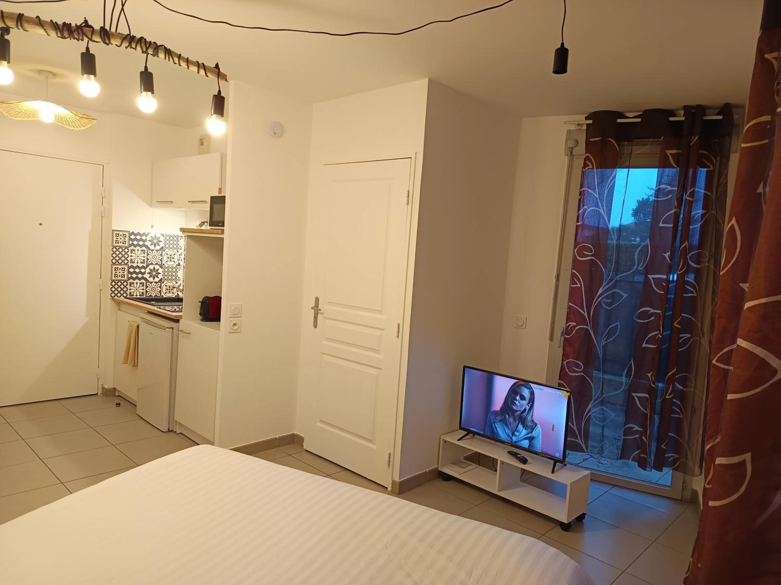 Bed in Villa'vi Lyon Est Chambres d'Hôtes