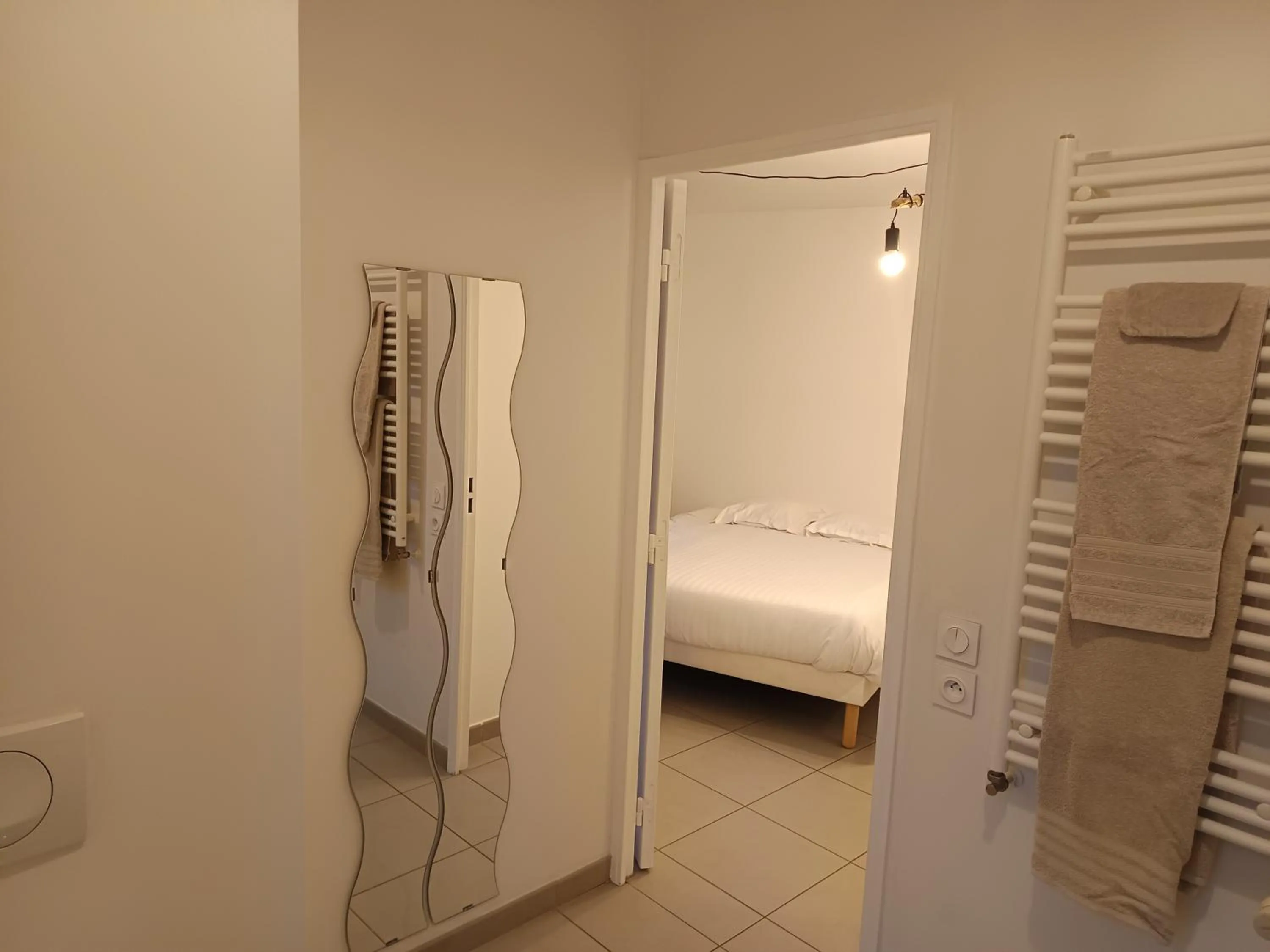 Bed in Villa'vi Lyon Est Chambres d'Hôtes