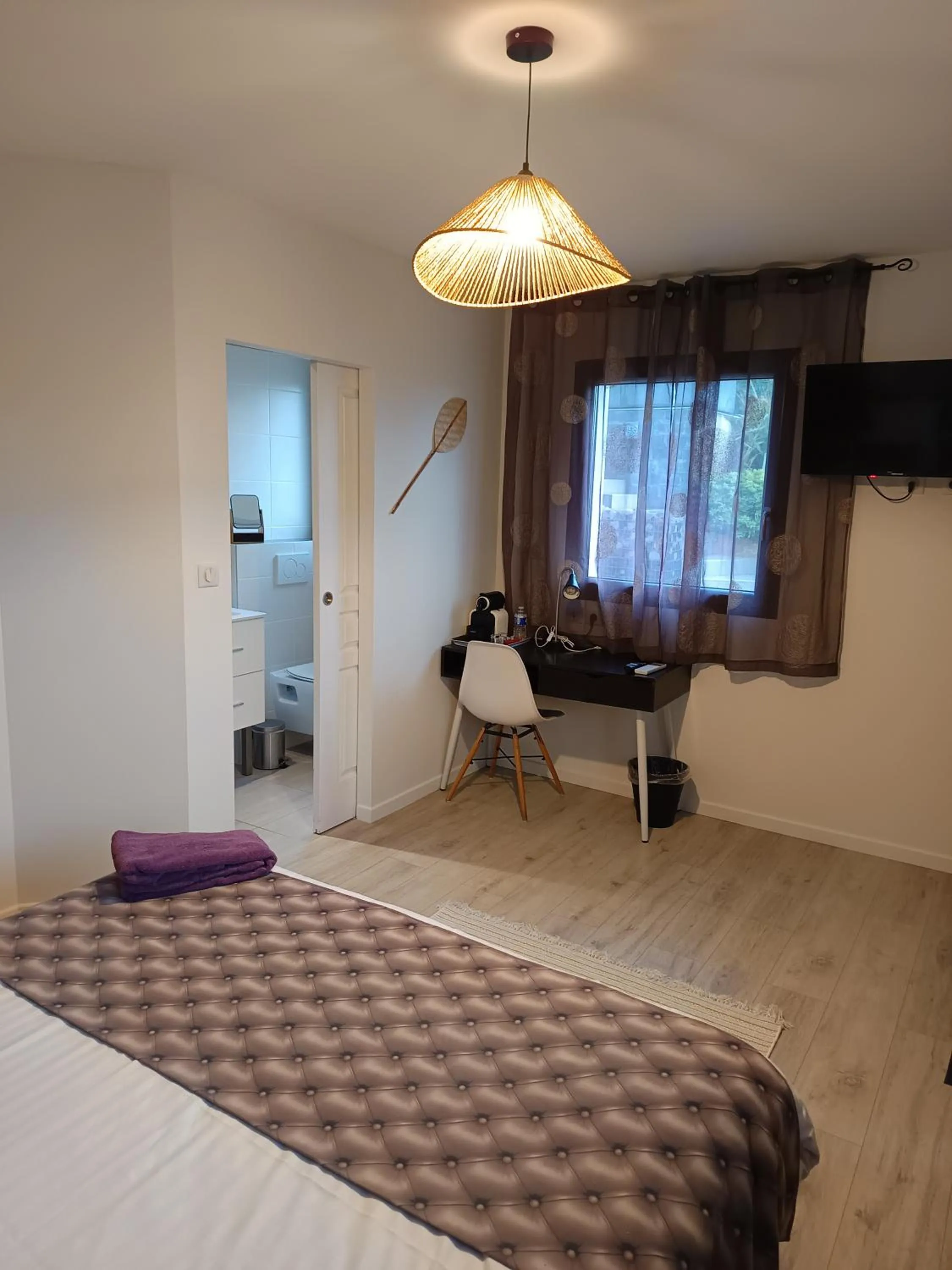 Bed in Villa'vi Lyon Est Chambres d'Hôtes