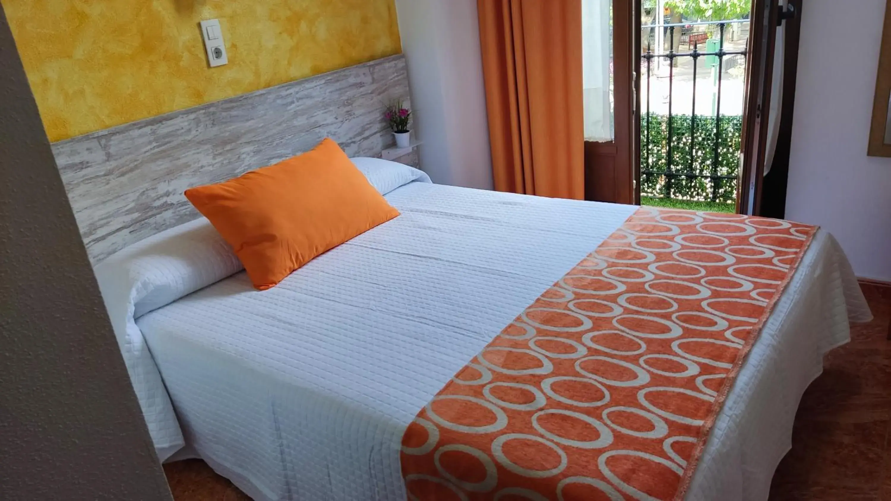 Double or Twin Room with Balcony in Pension Segura Double or Twin Room with Balcony in Pension Segura