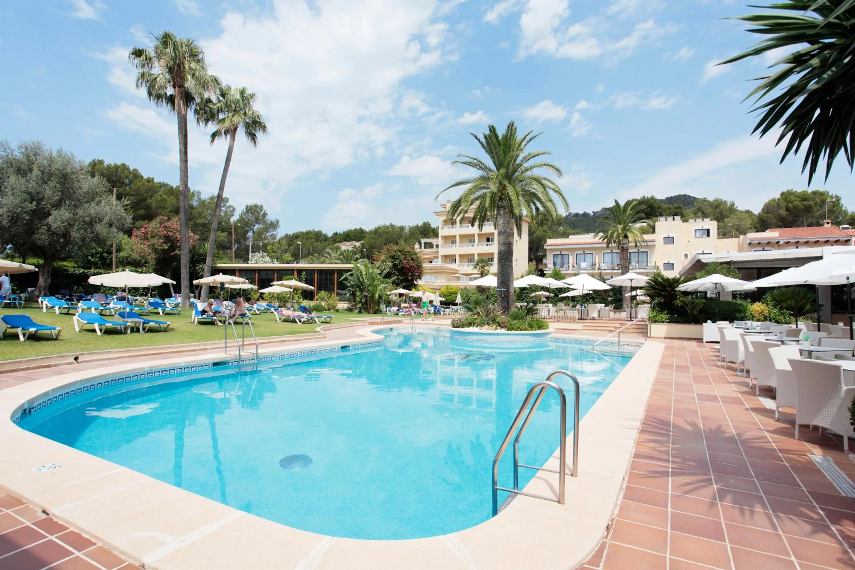 Swimming pool in Grupotel Nilo & Spa
