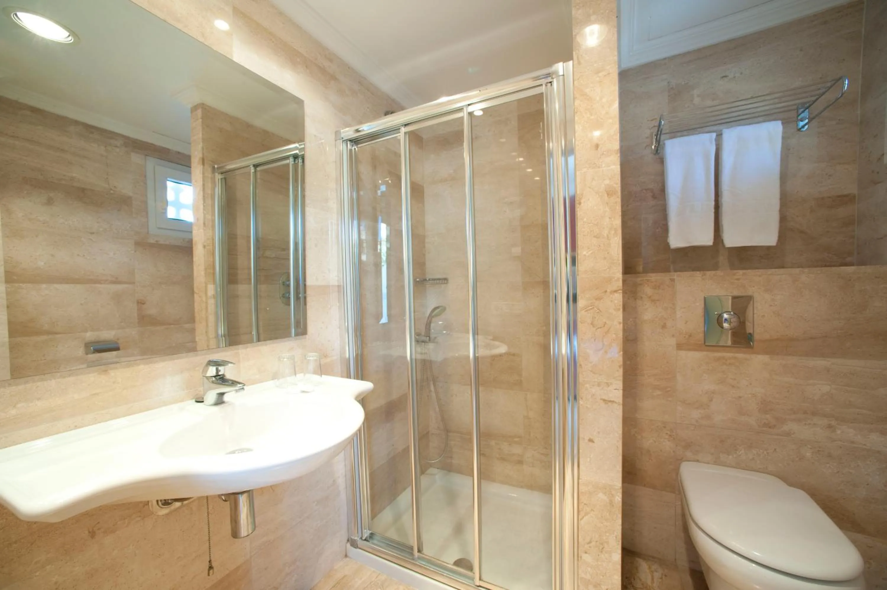 Shower in Grupotel Nilo & Spa