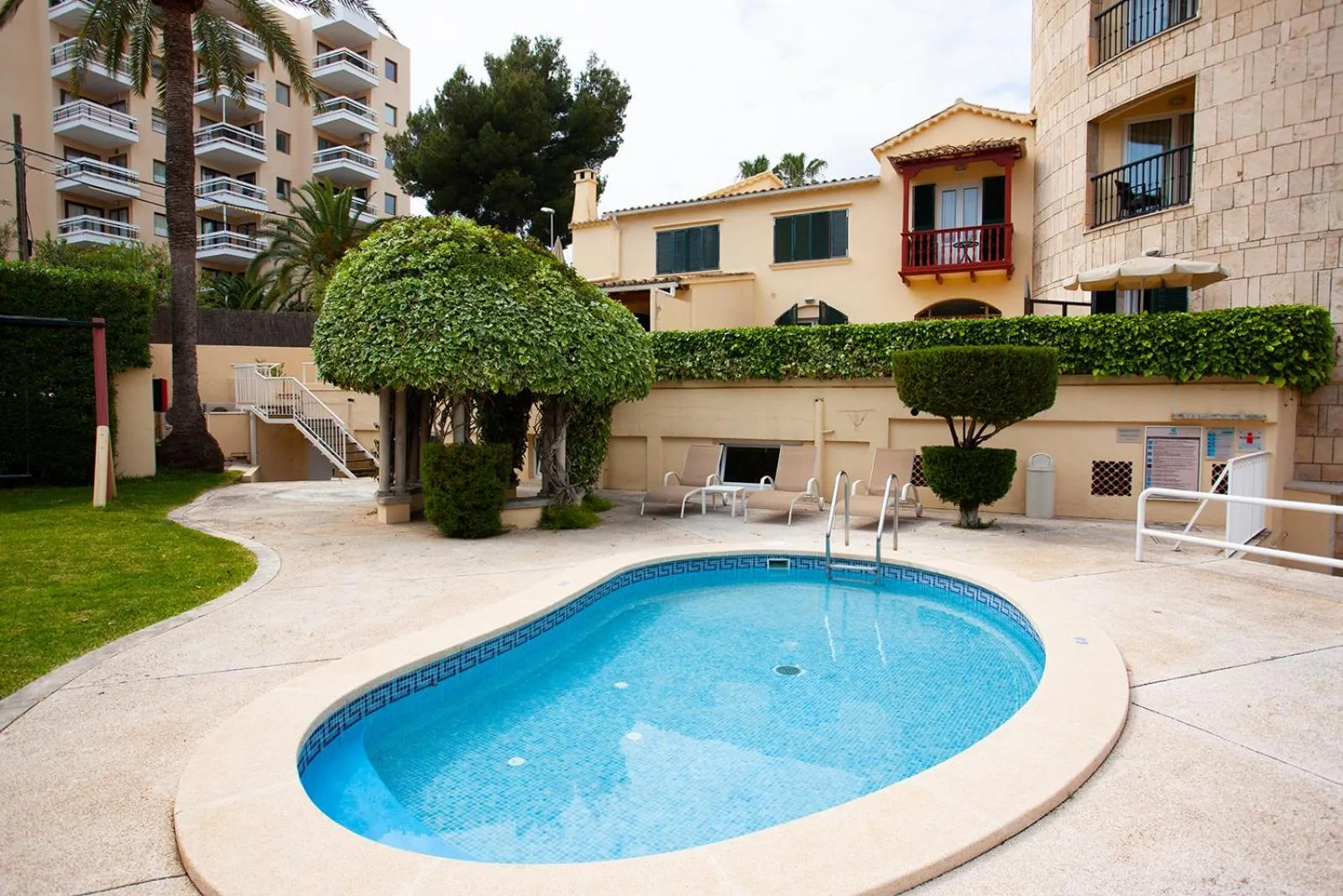 Swimming pool in Grupotel Nilo & Spa