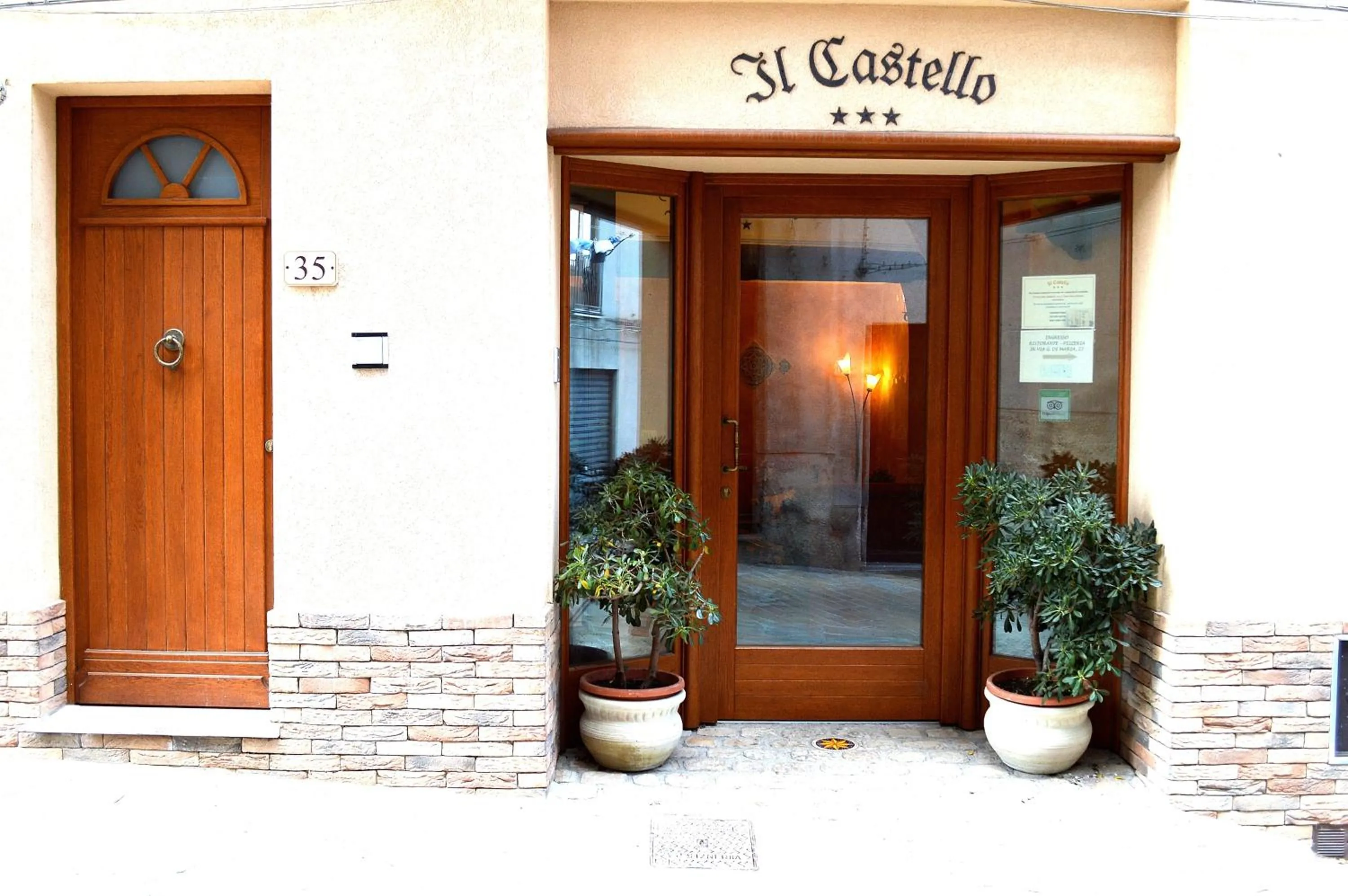 Facade/entrance in Il Castello