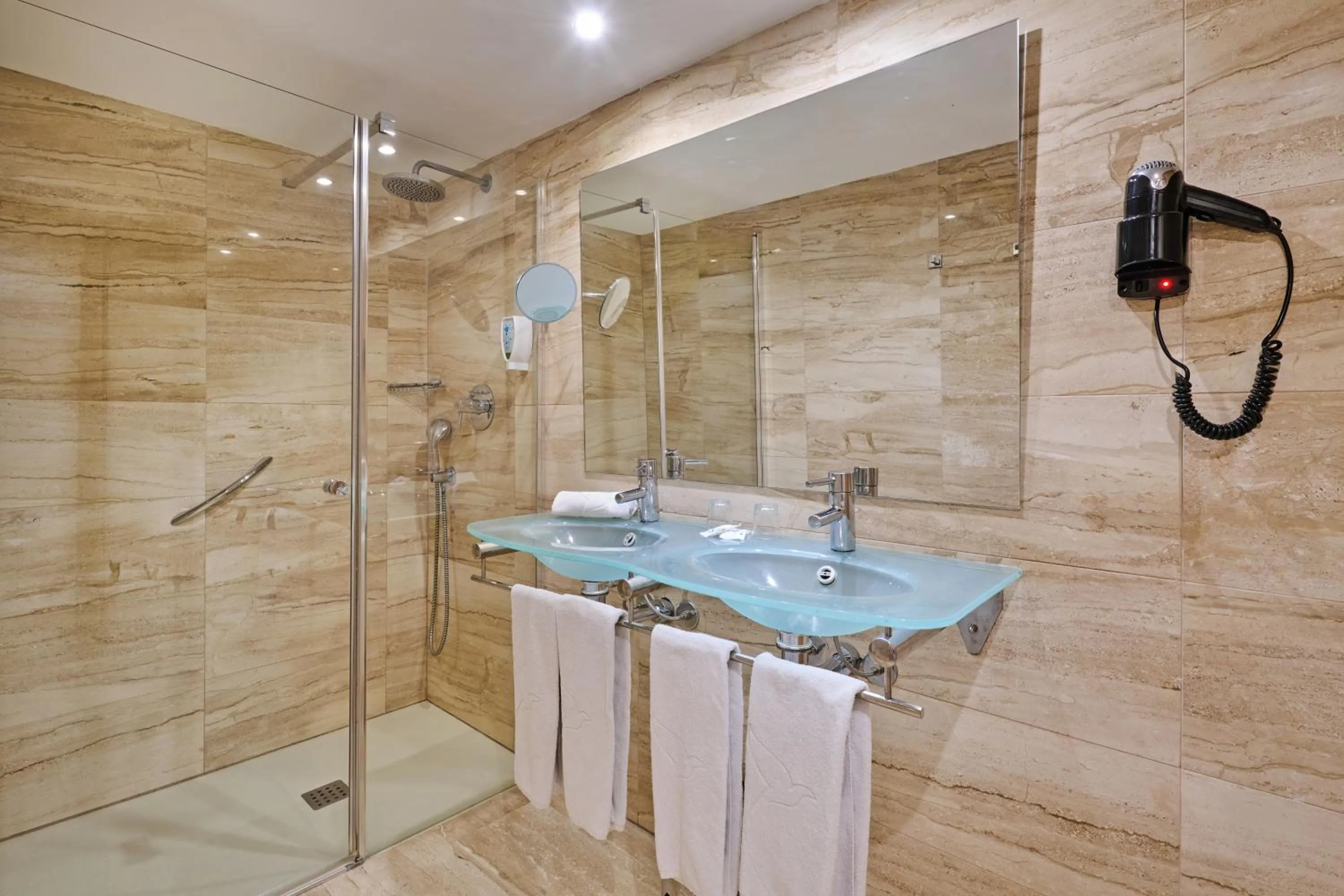 Shower in Grupotel Port D´Alcudia