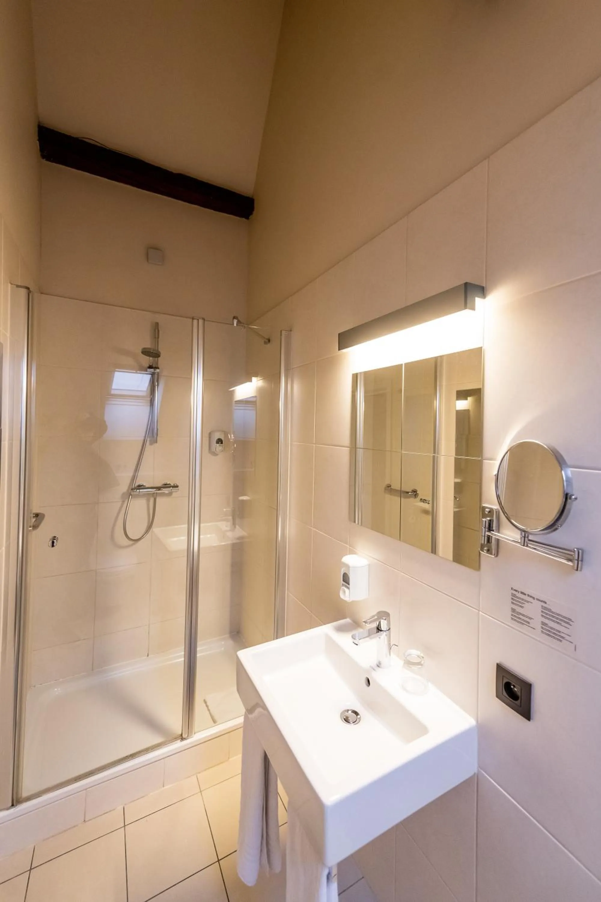 Shower in Hotel Onderbergen