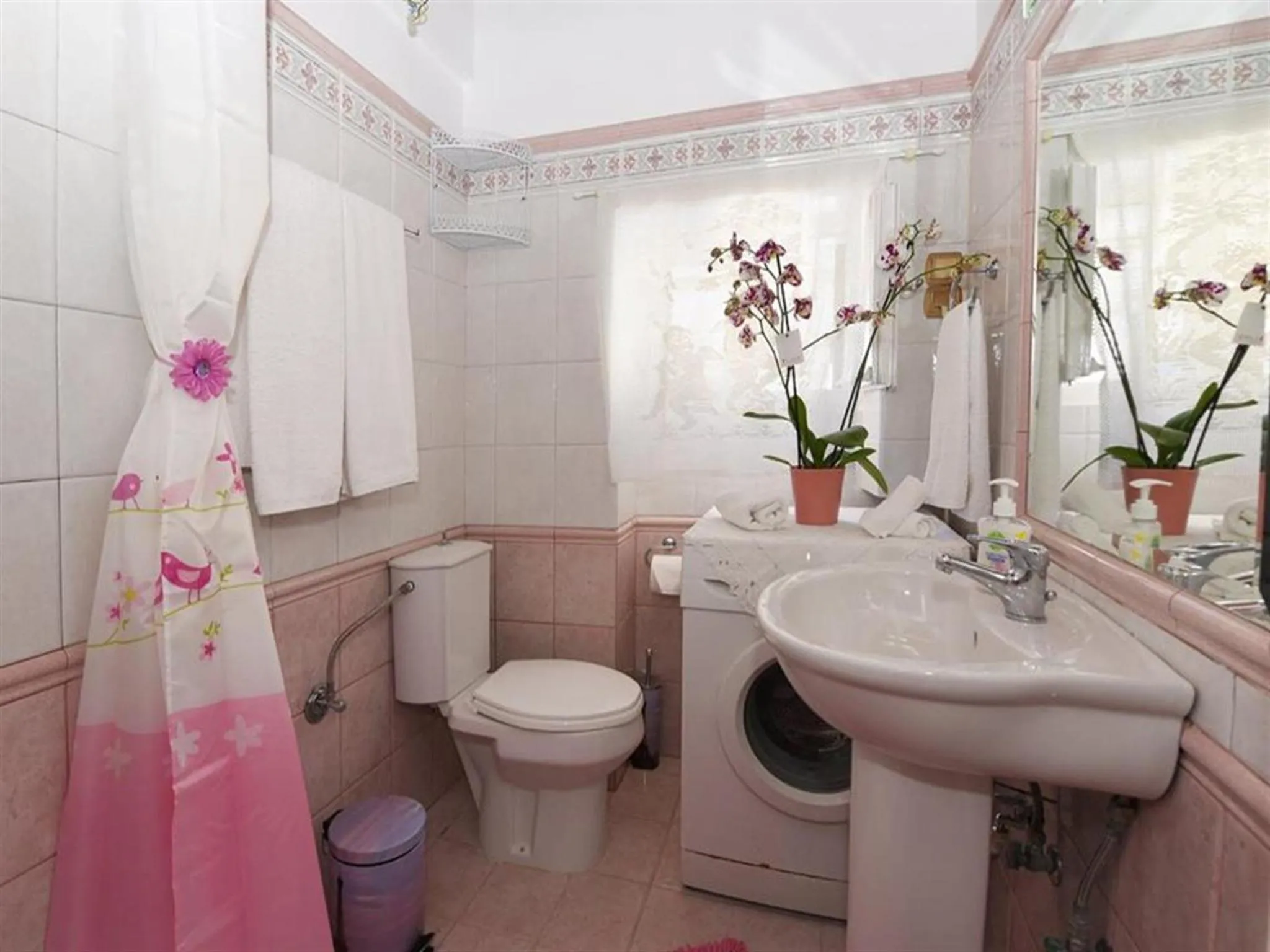 Shower in Akadia Syros