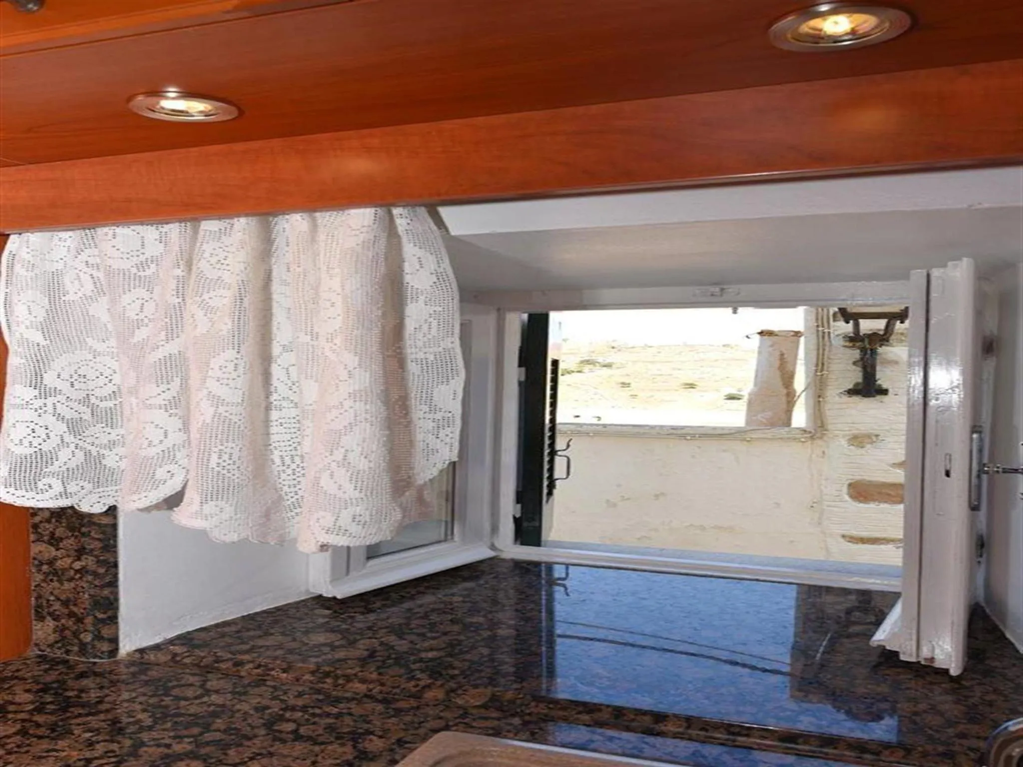 Photo of the whole room in Akadia Syros
