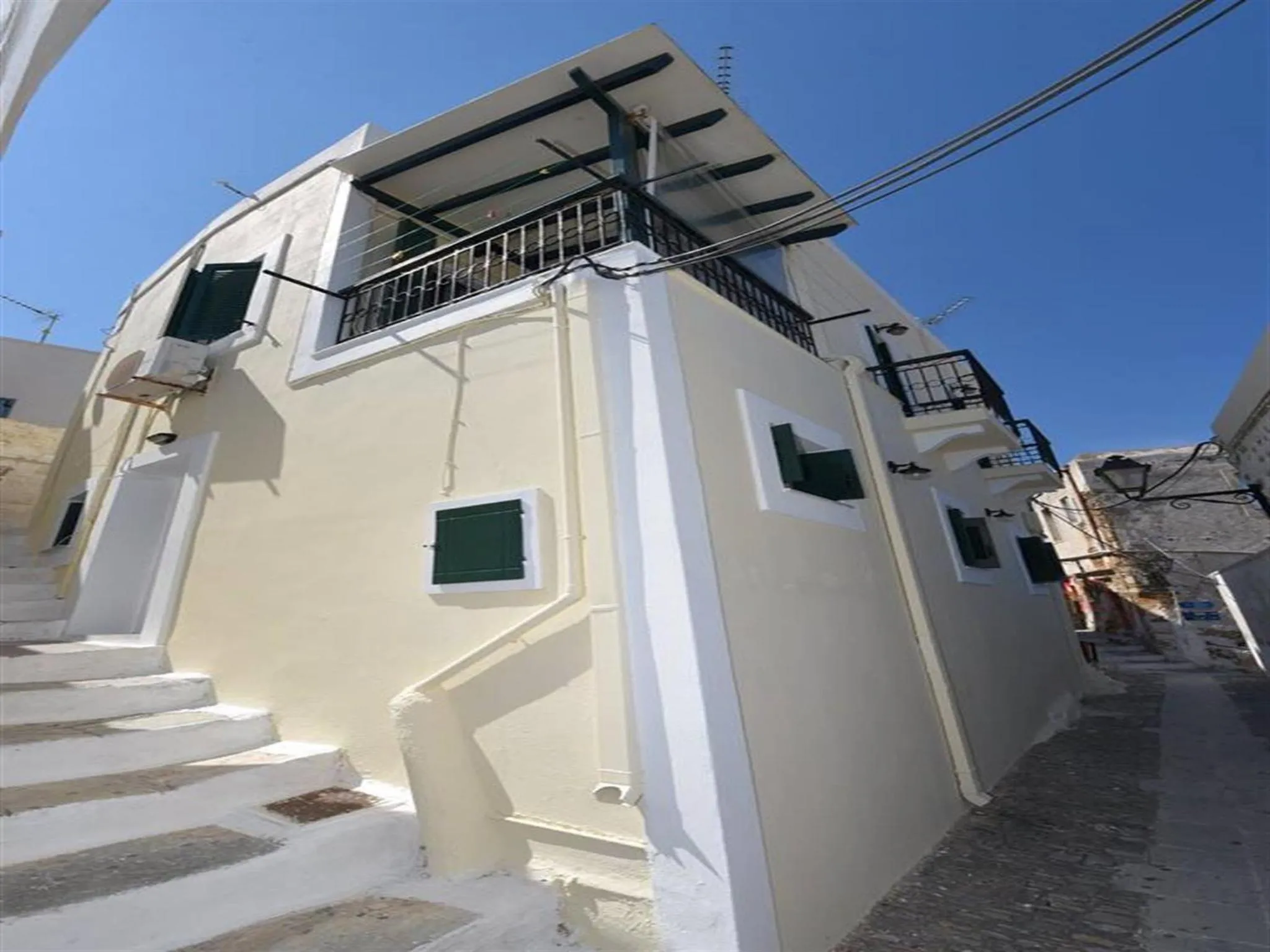 Property building in Akadia Syros