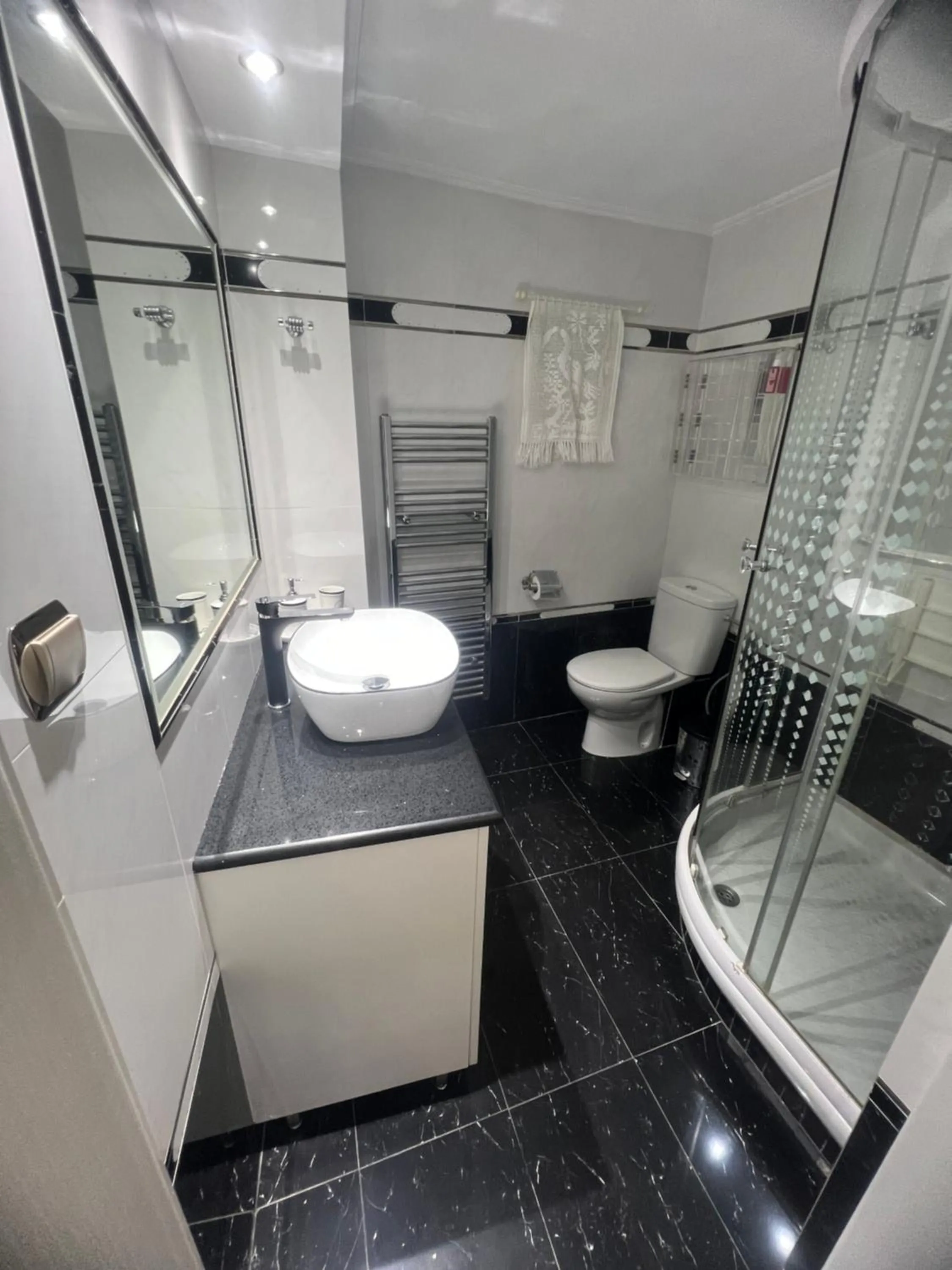 Bathroom in Akadia Syros