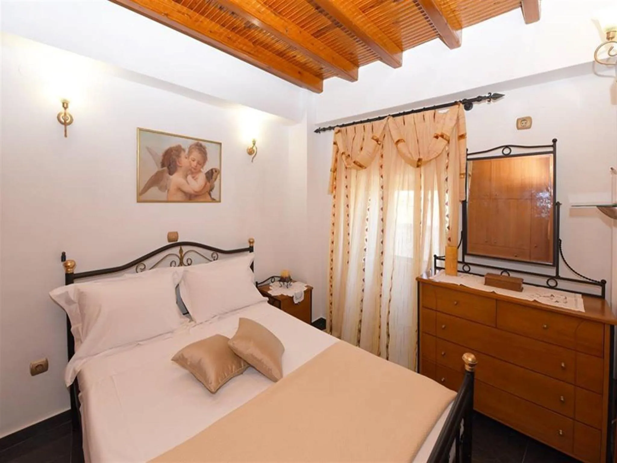 Spring, Bed in Akadia Syros