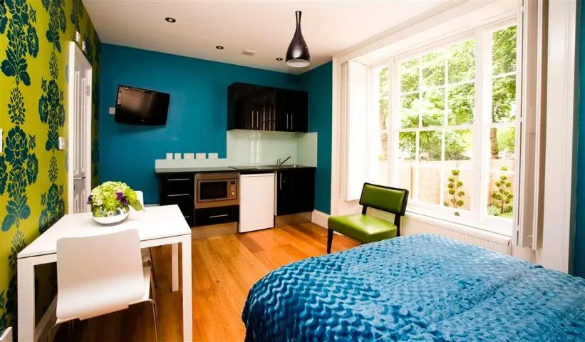 Kitchen or kitchenette, Bed in Paddington Green Serviced Apartments by Concept Apartments