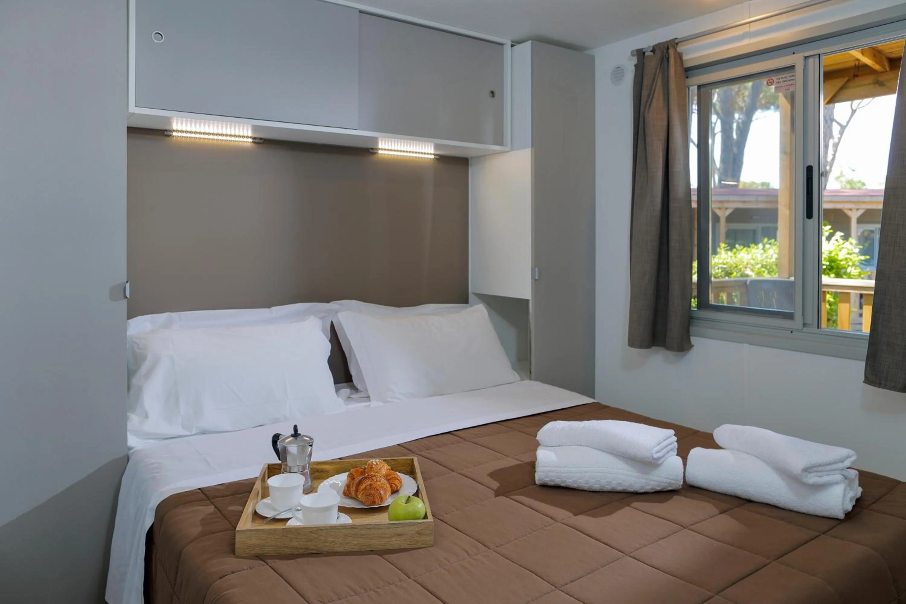 Bedroom, Bed in hu Park Albatros village