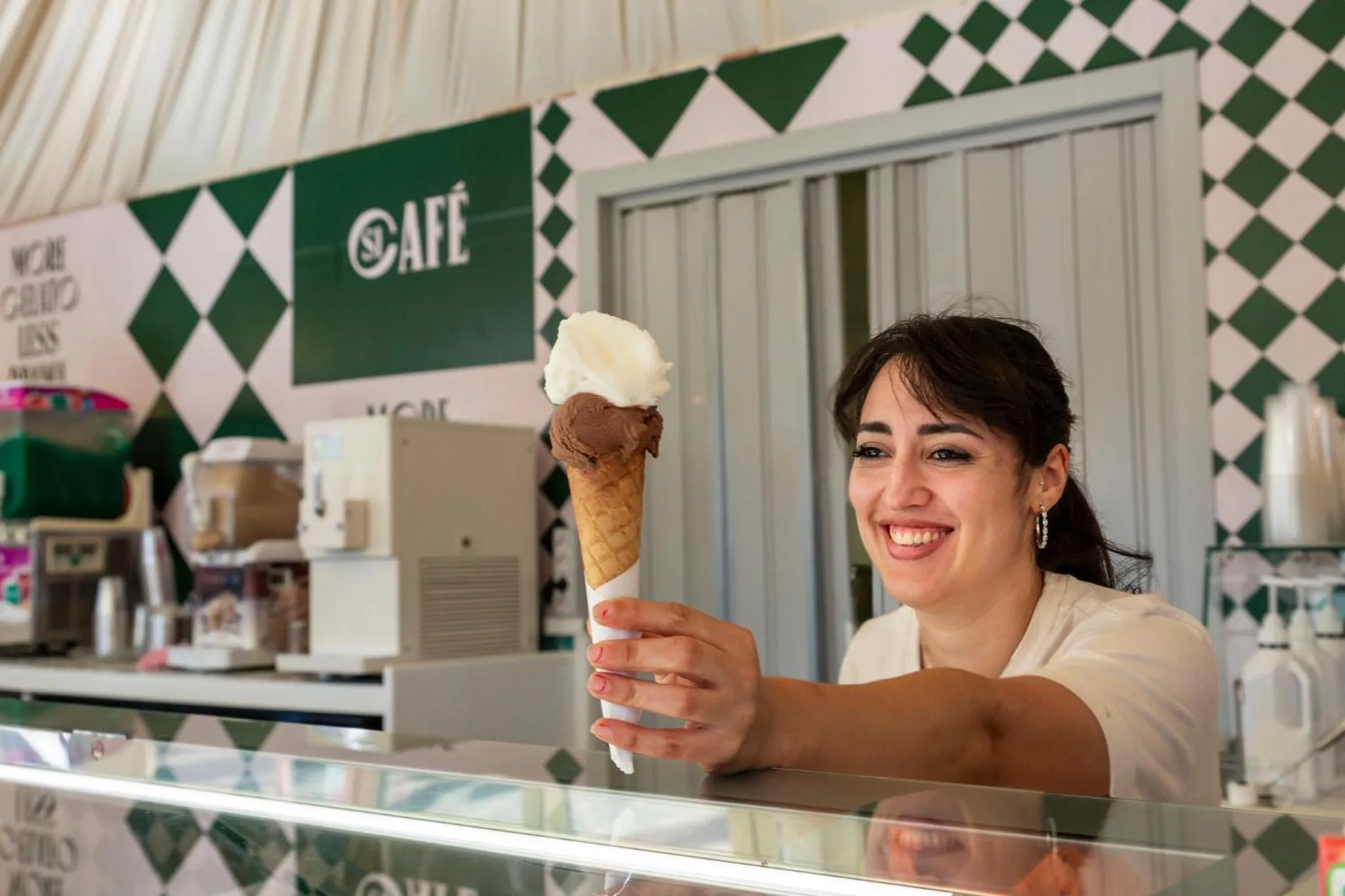 Food and drinks in hu Park Albatros village