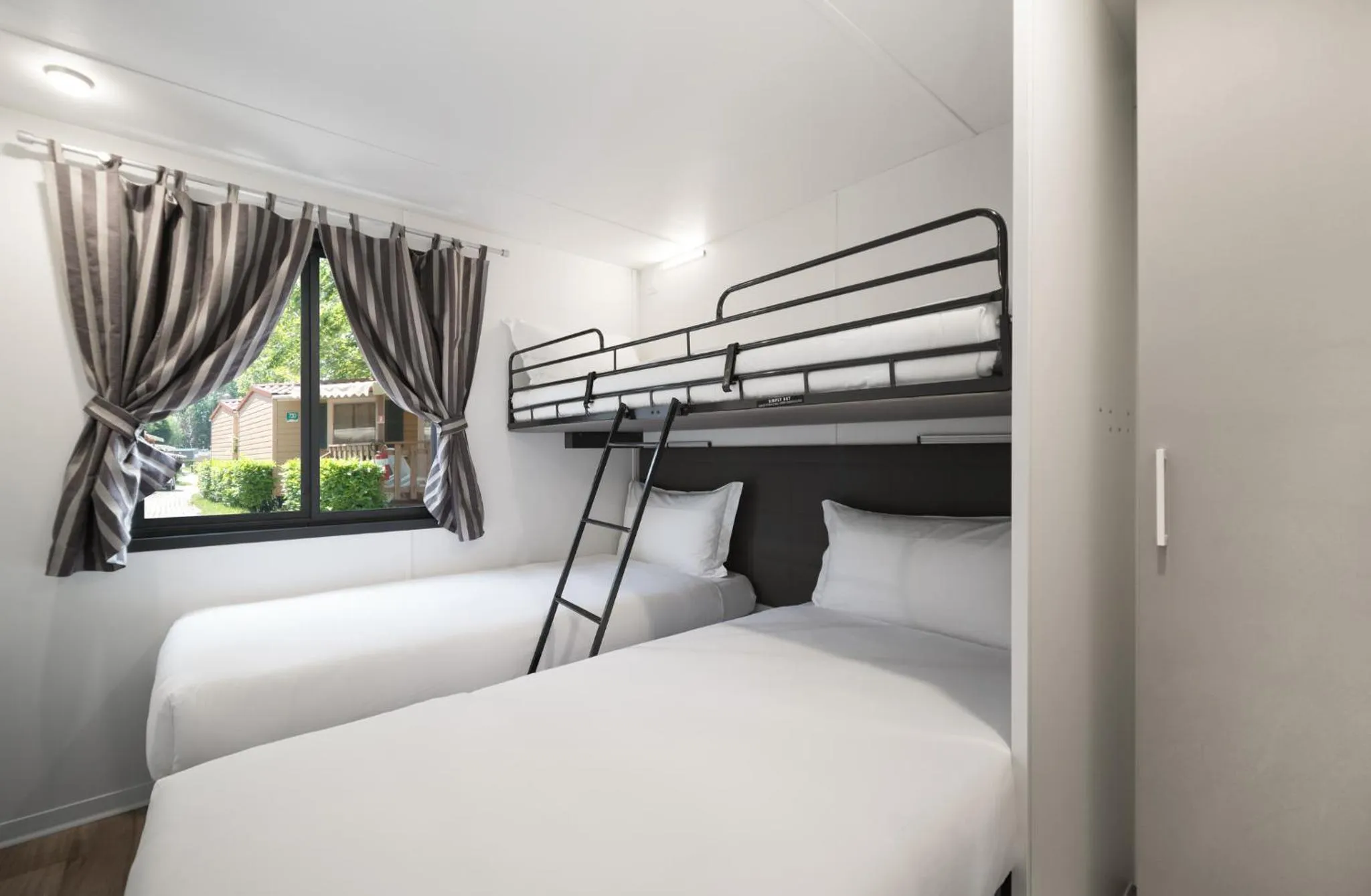 bunk bed, Bed in hu Park Albatros village