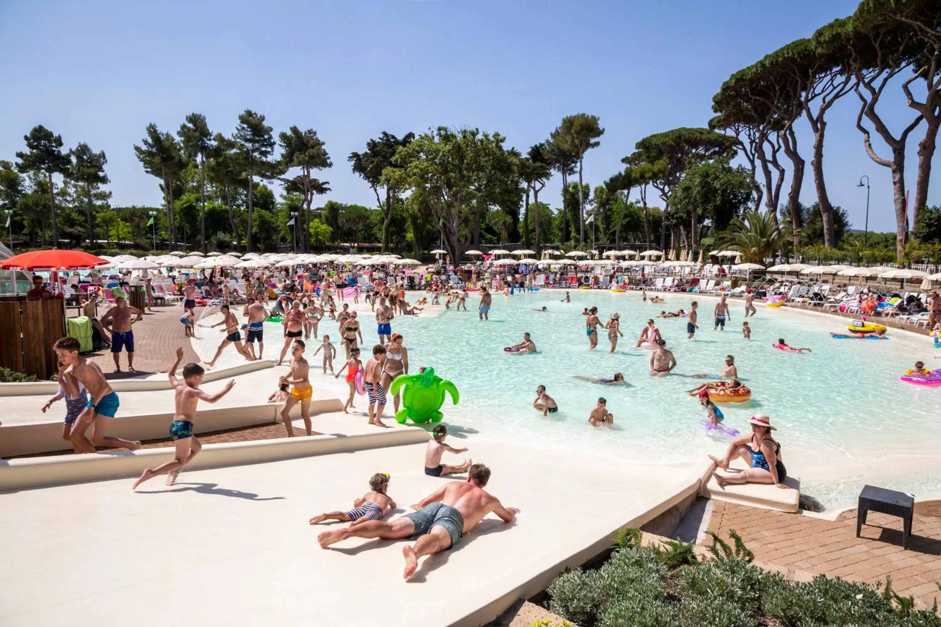 People in hu Park Albatros village