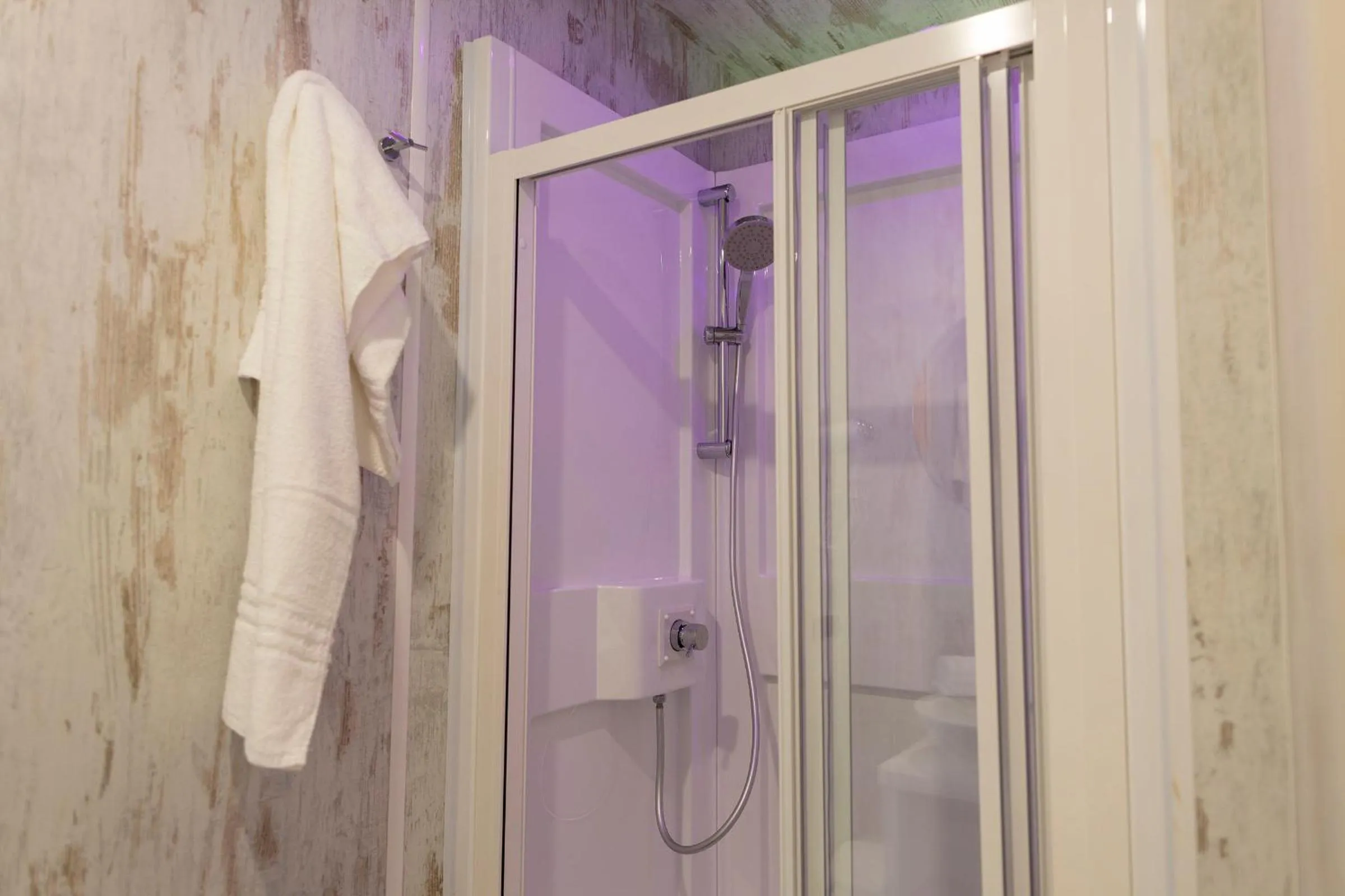 Shower in hu Park Albatros village