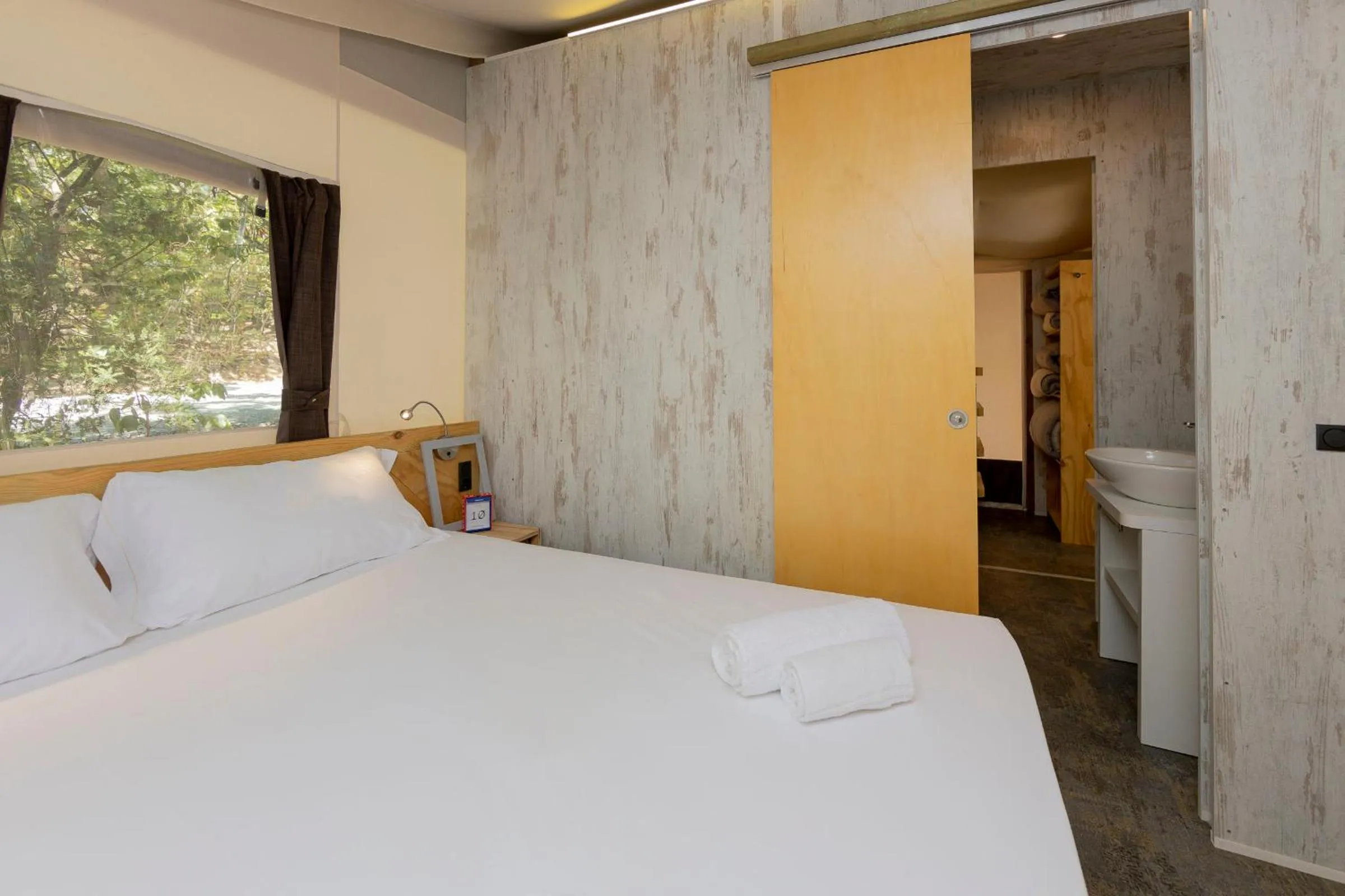 Bed in hu Park Albatros village