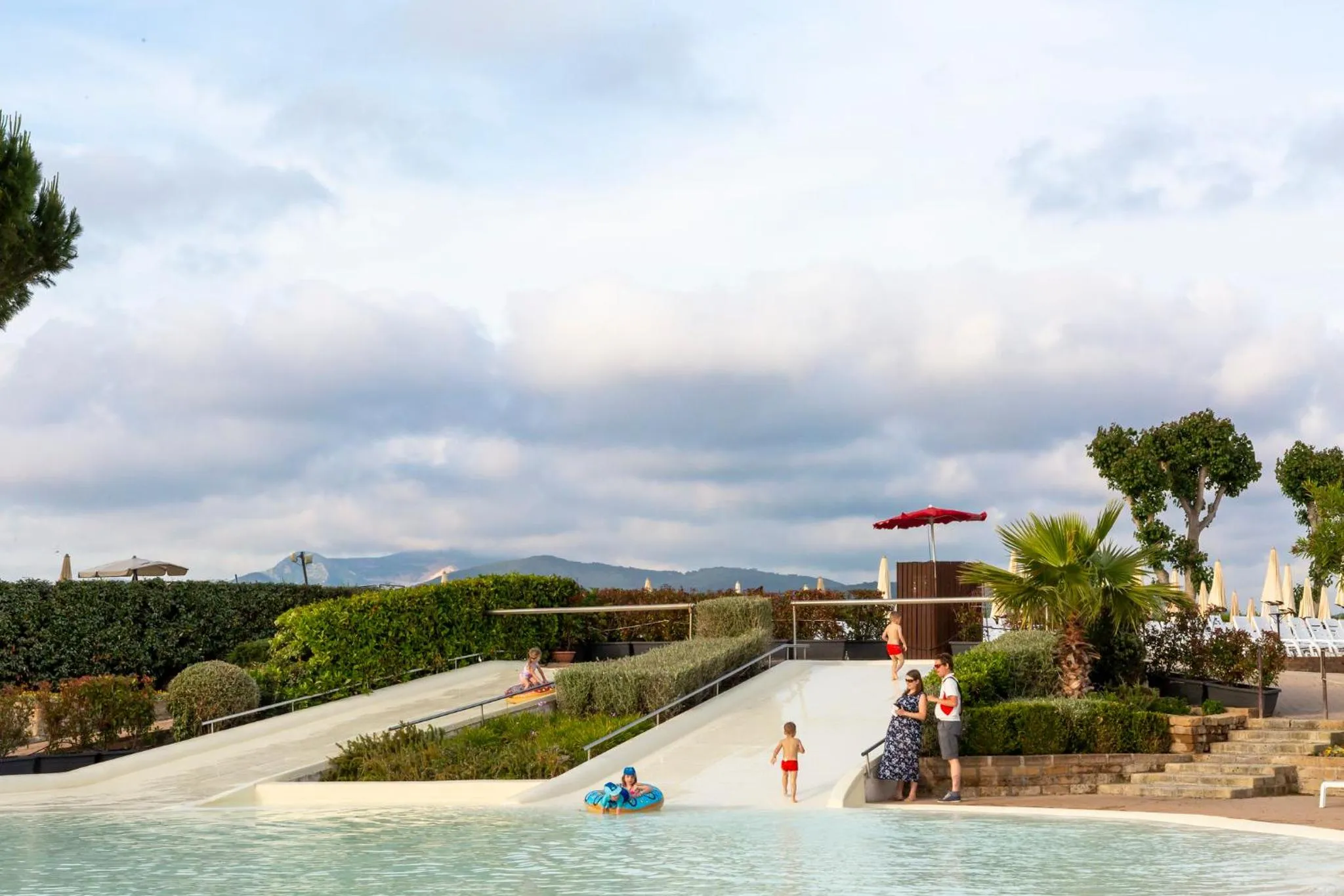 hu Park Albatros village