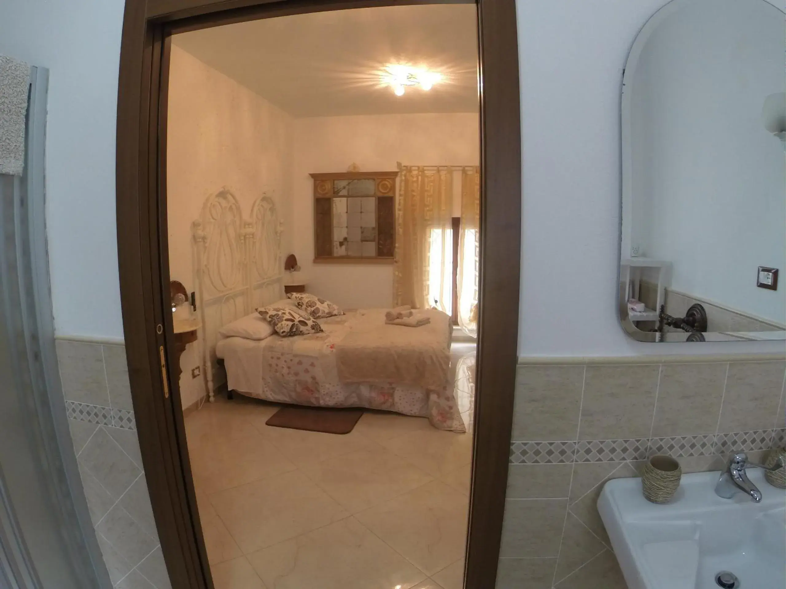 King Room with Roll-In Shower - single occupancy - Disability Access in Alle vecchie mura King Room with Roll-In Shower - single occupancy - Disability Access in Alle vecchie mura