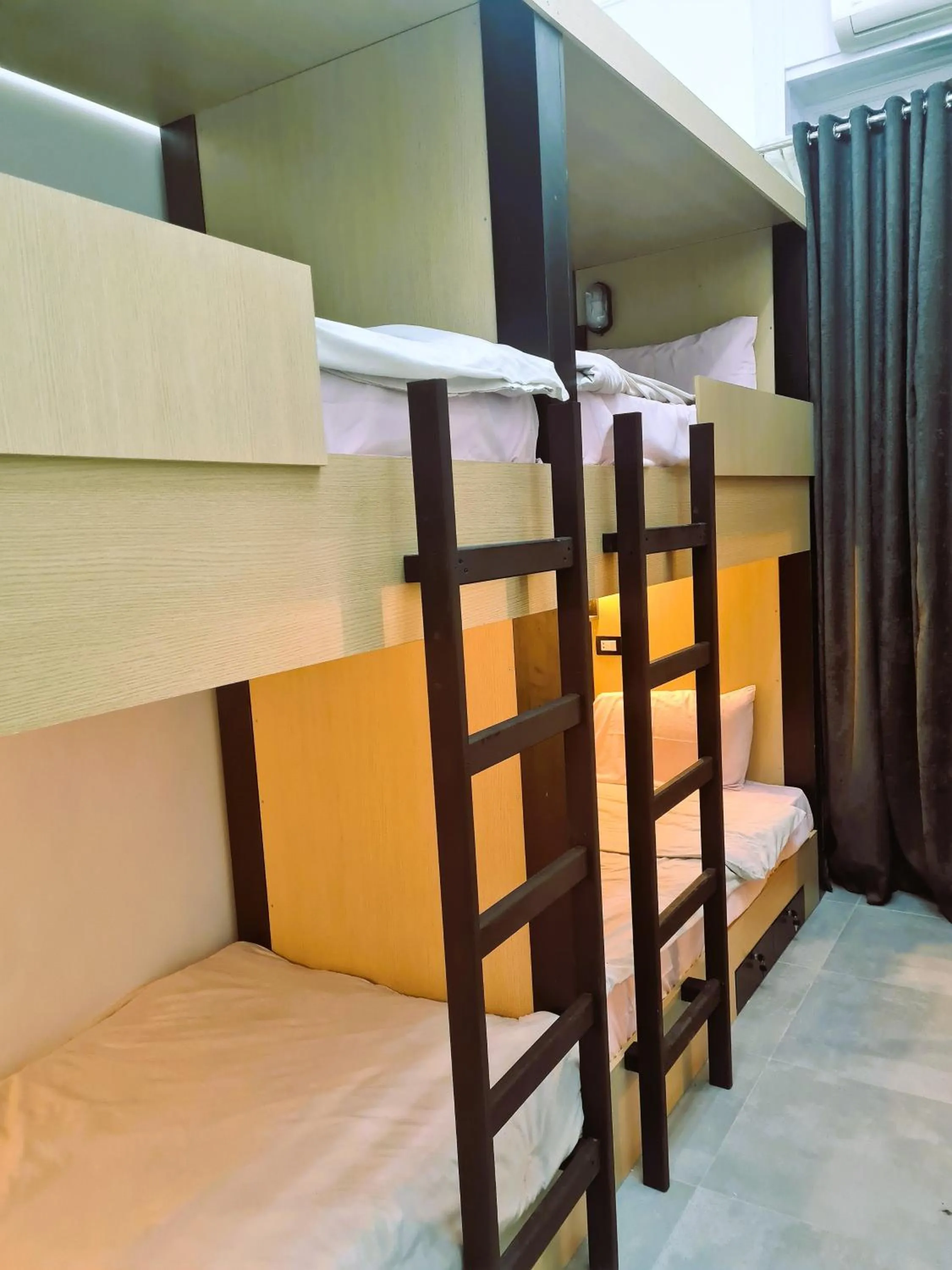 Bedroom, Bed in The Australian Hostel