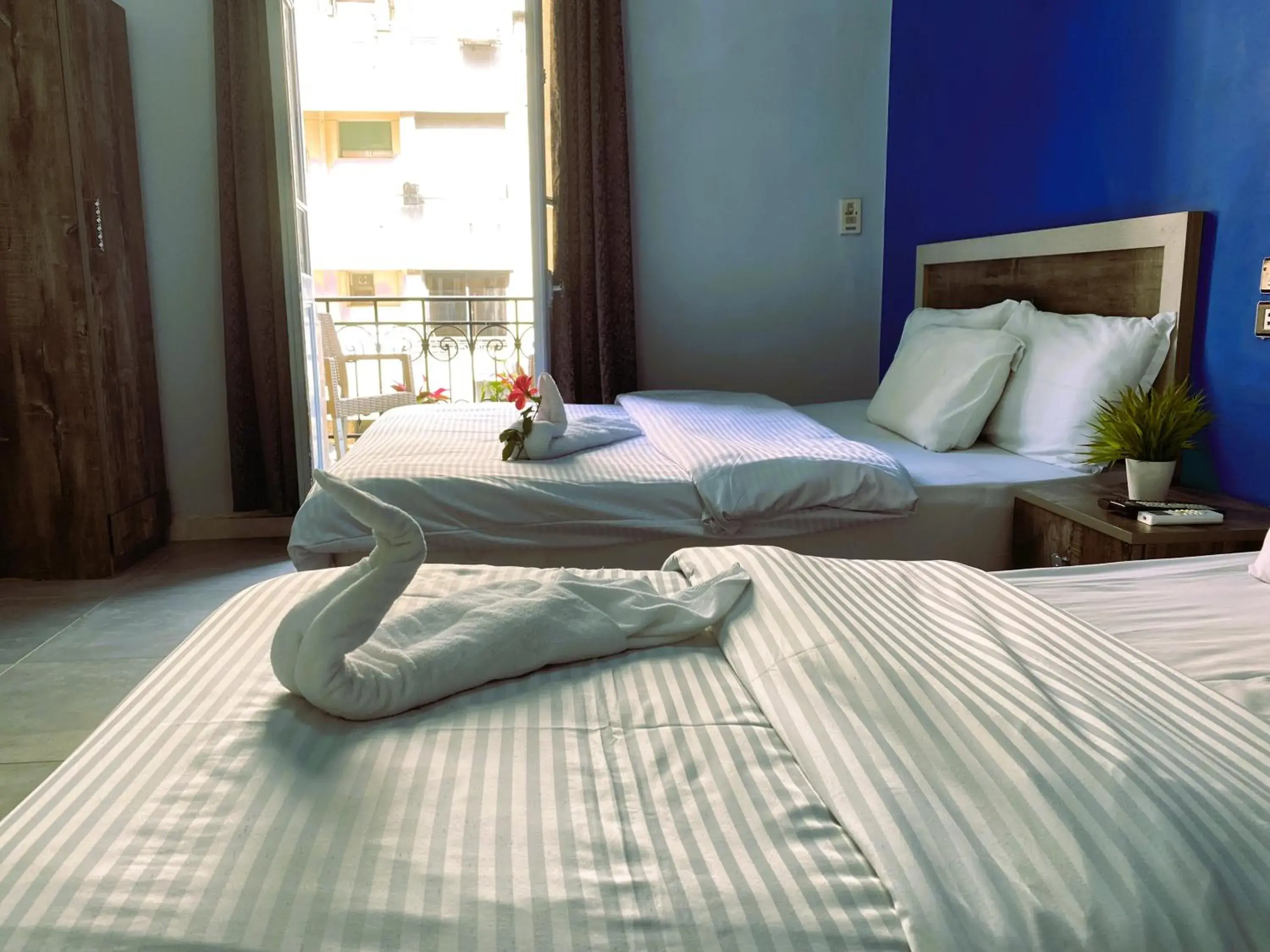 Double or Twin Room with Private Bathroom in The Australian Hostel Double or Twin Room with Private Bathroom in The Australian Hostel