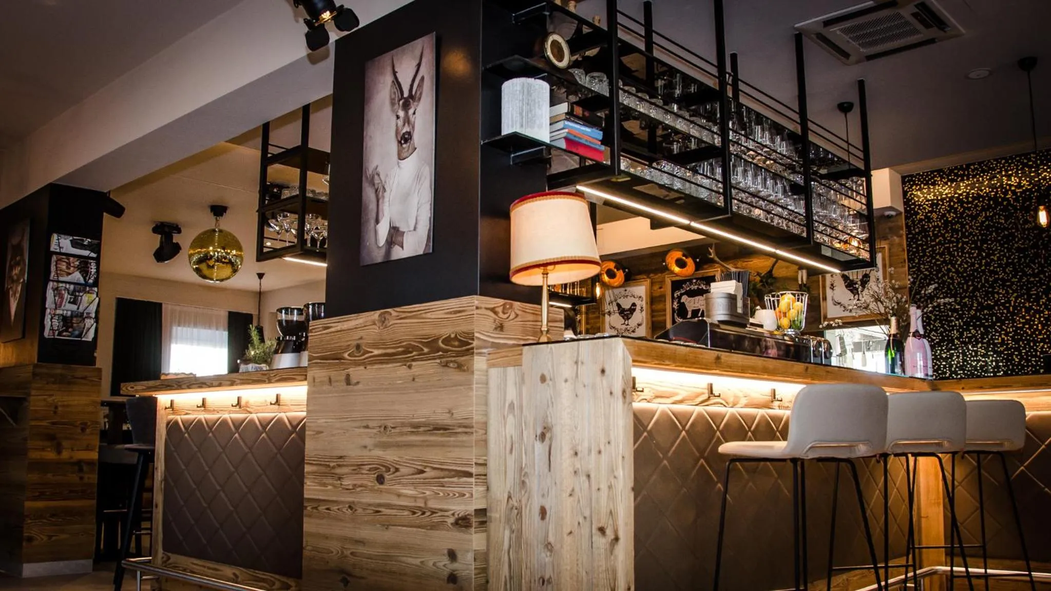 Restaurant/places to eat in Cafe-Restaurant LEO