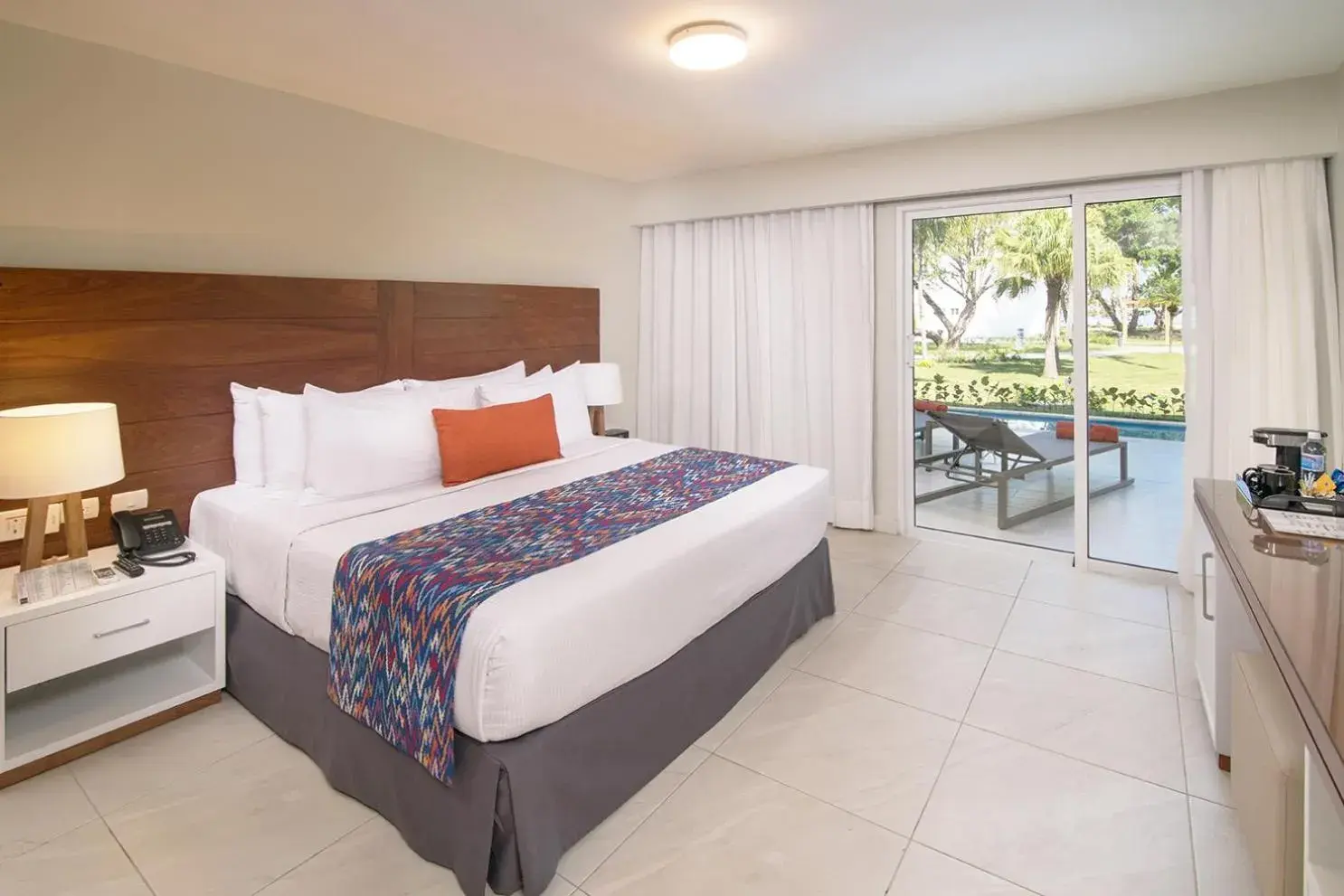 Swim out Room 18+ in Emotions by Hodelpa Puerto Plata Swim out Room 18+ in Emotions by Hodelpa Puerto Plata