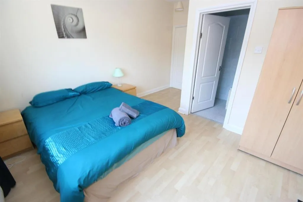 Bed in MARLEY MANSIONS APARTMENT - Clarendon