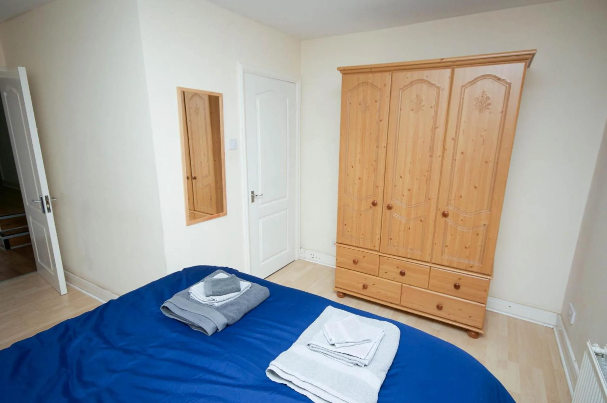 Photo of the whole room, Bed in MARLEY MANSIONS APARTMENT - Clarendon