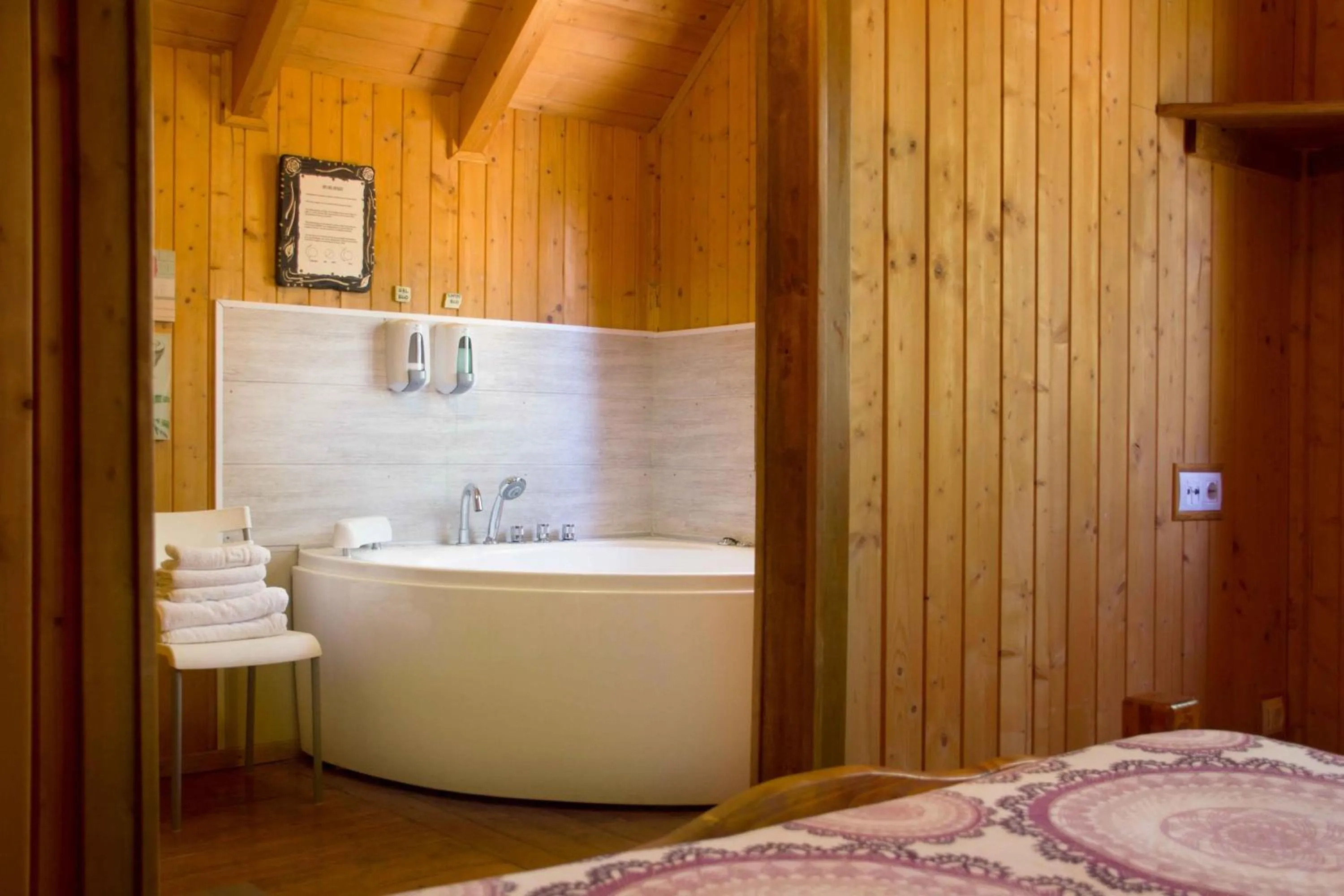 Bathroom, Bed in Xalet De Prades