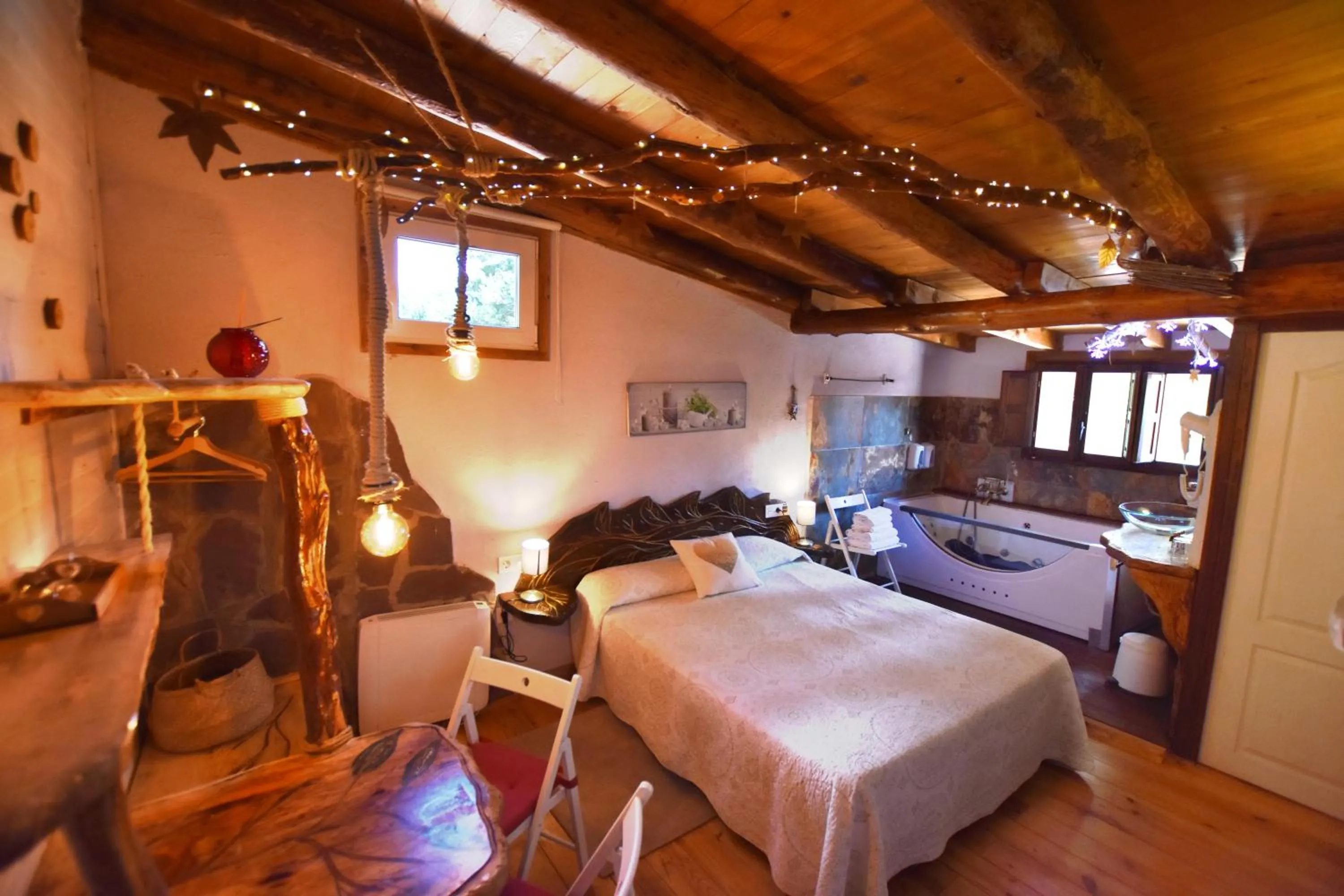Photo of the whole room, Bed in Xalet De Prades