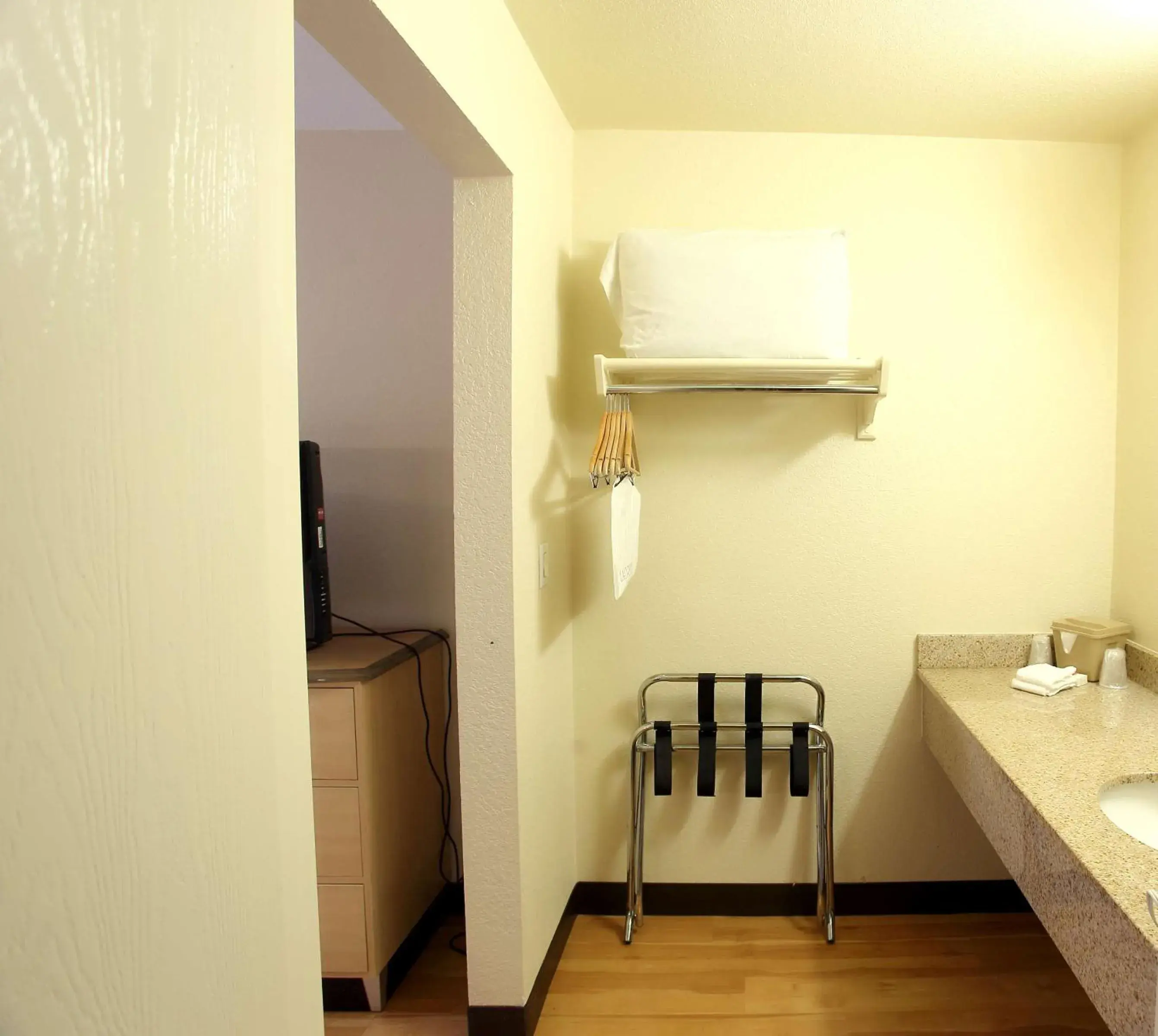 Photo of the whole room, Bathroom in California Inn and Suites, Rancho Cordova