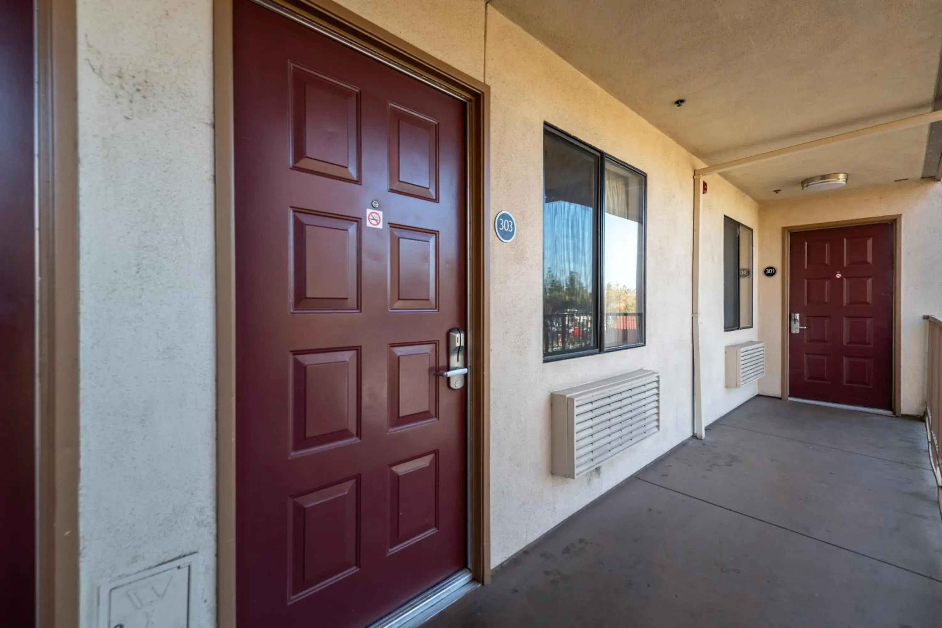 Facade/entrance in California Inn and Suites, Rancho Cordova