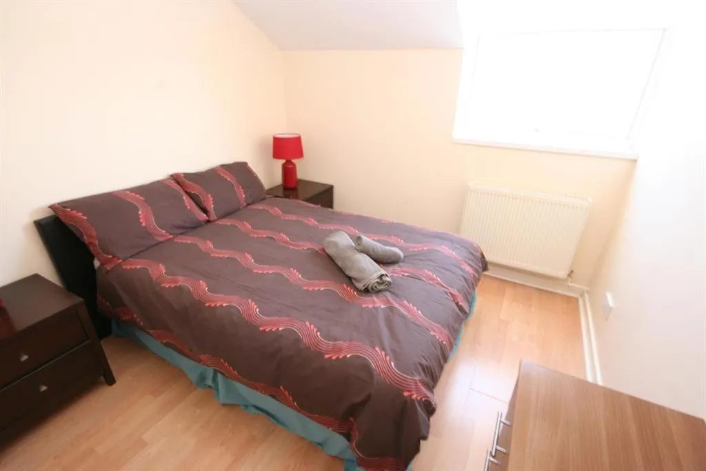 Bed in MARLEY MANSIONs APARTMENTS - KING ST REF : 10/3