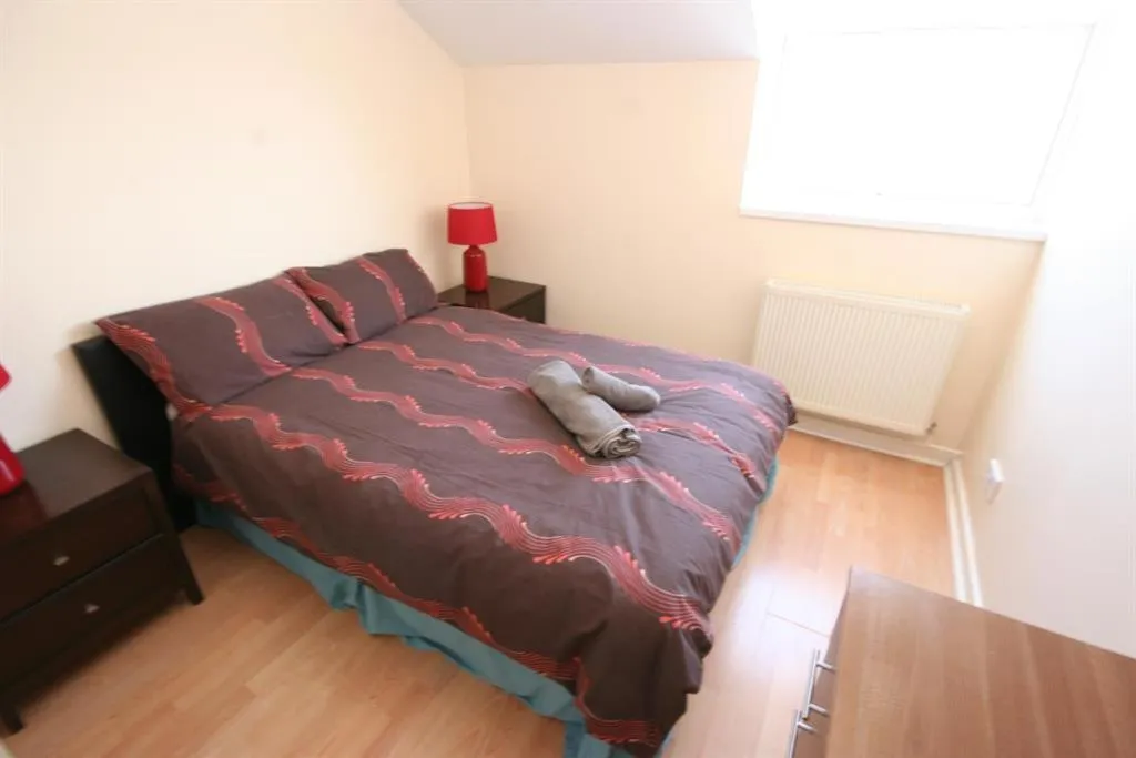 Bed in MARLEY MANSIONs APARTMENTS - KING ST REF : 10/3